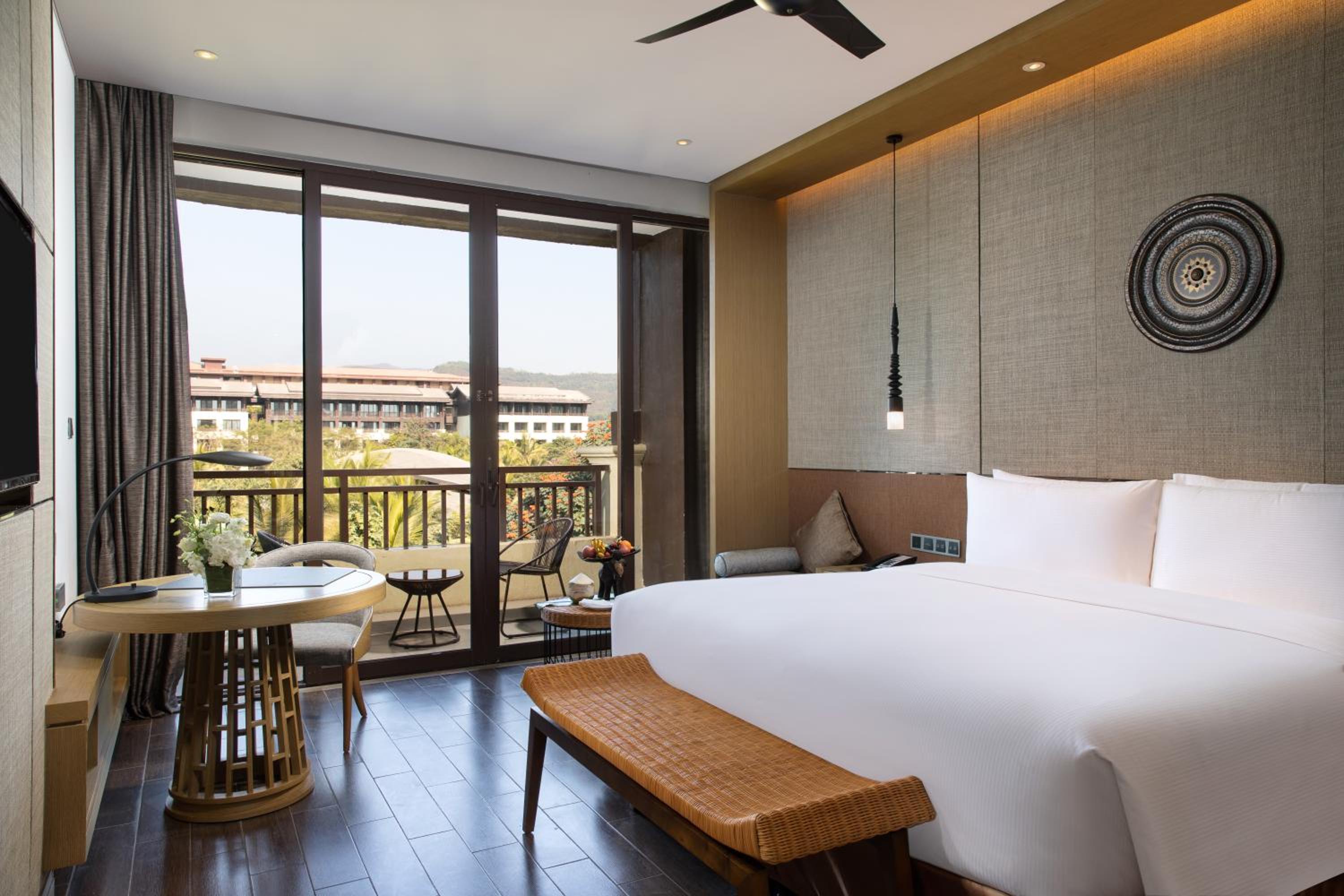 Premium Deluxe King Room with Balcony and Park View