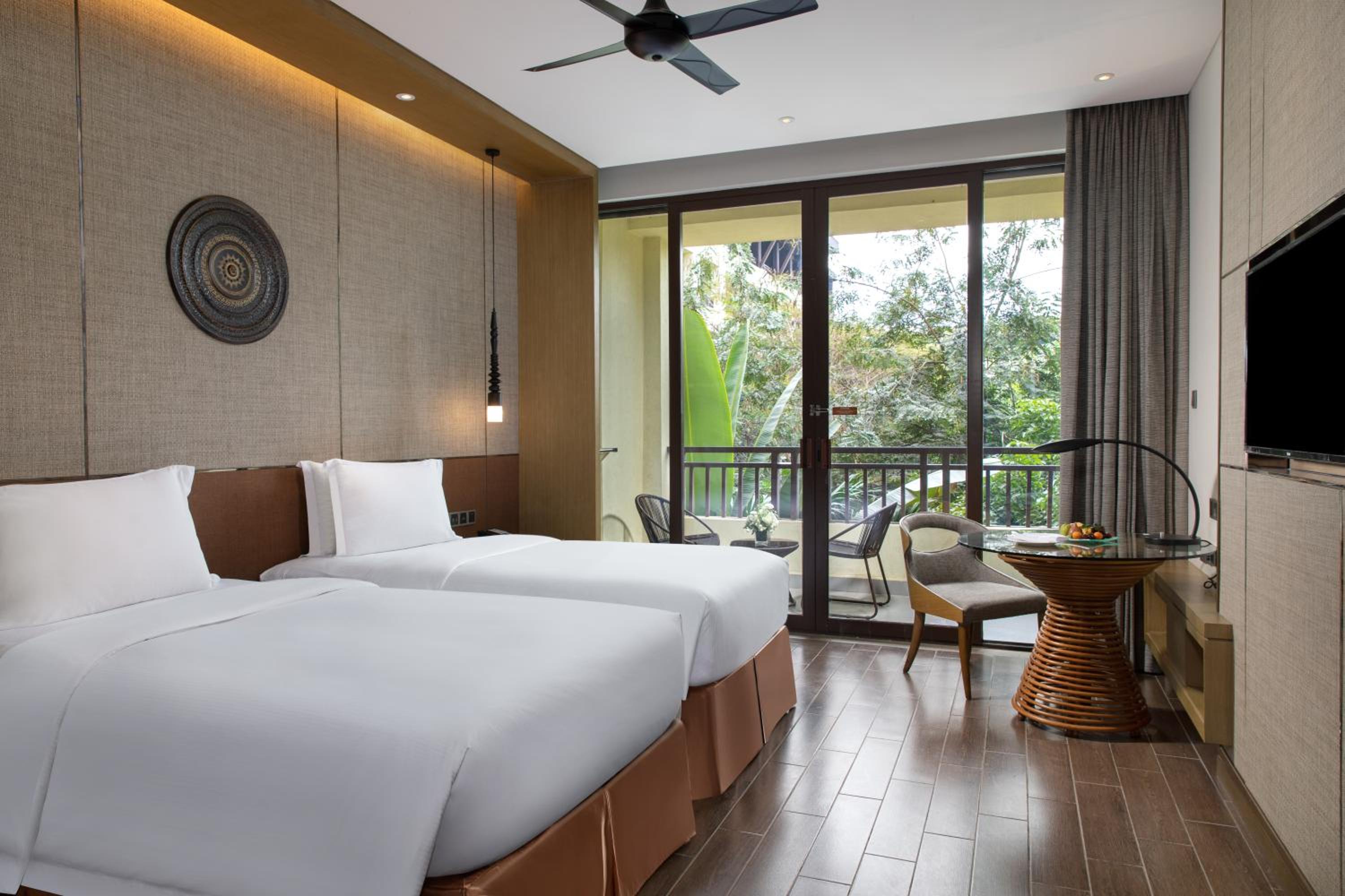 Deluxe Twin Room with Balcony and Park View