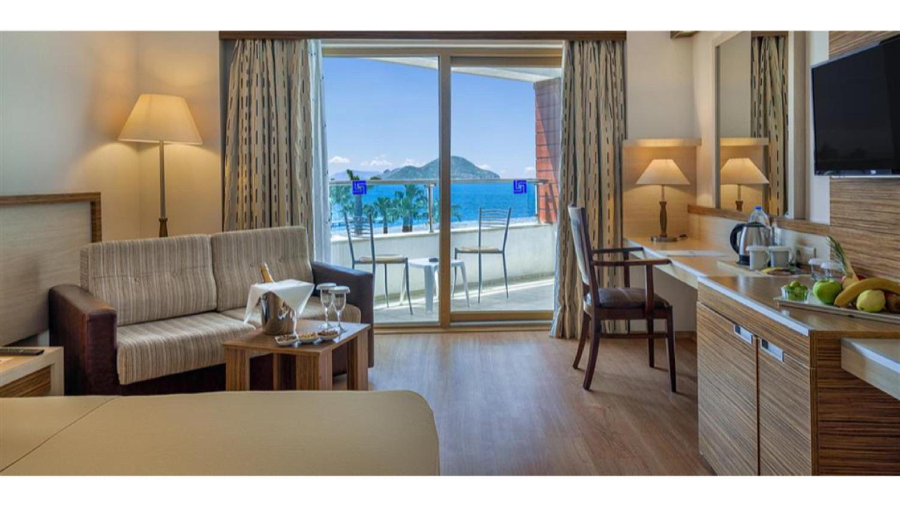 Standard Double or Twin Room with Sea View photo 2