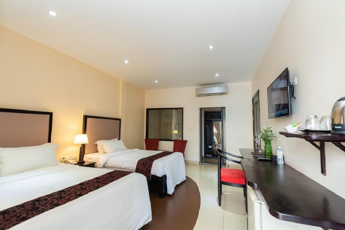 Deluxe Twin – City View - Photo 4