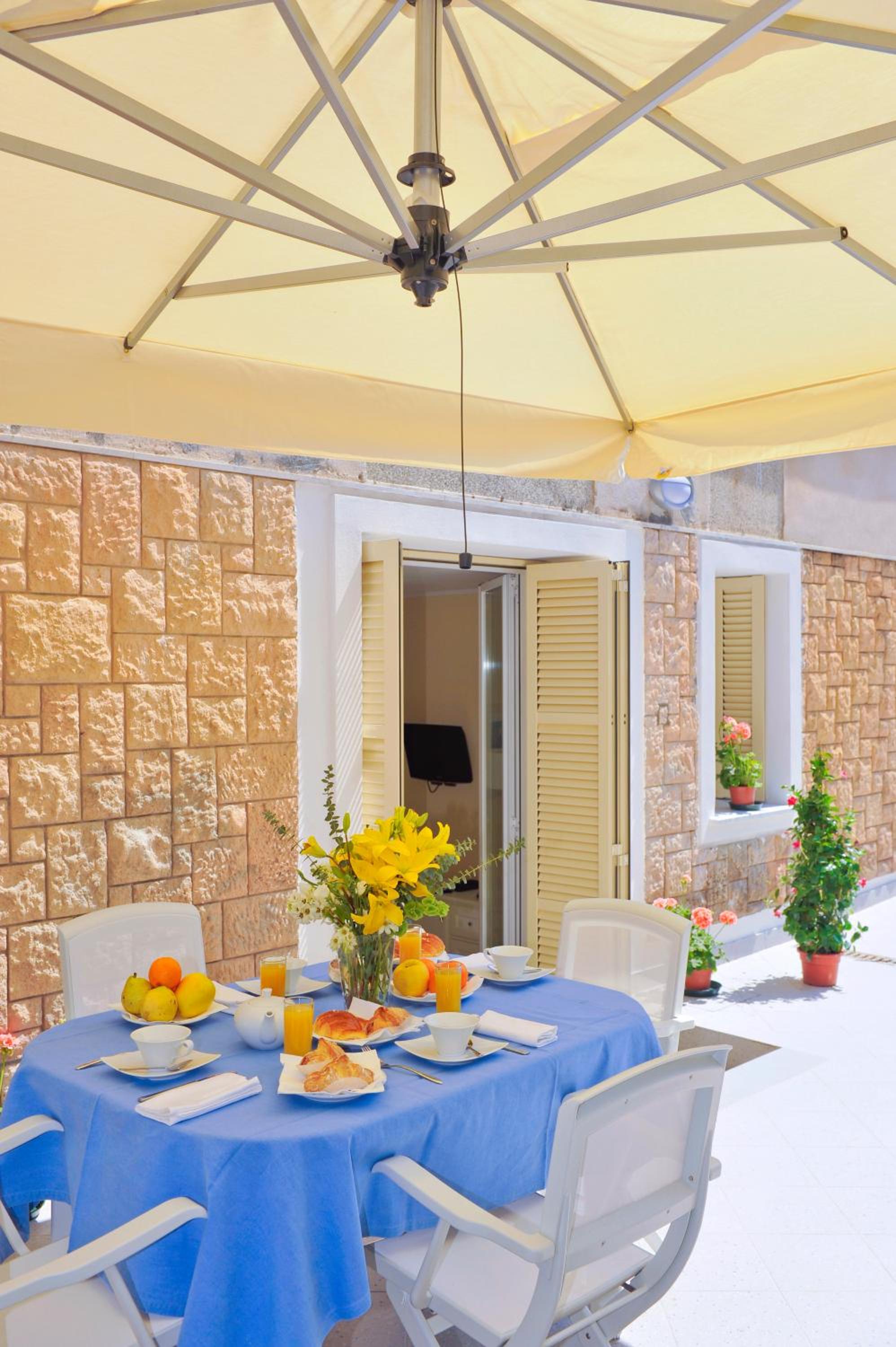Apartment with Garden View - Photo 4