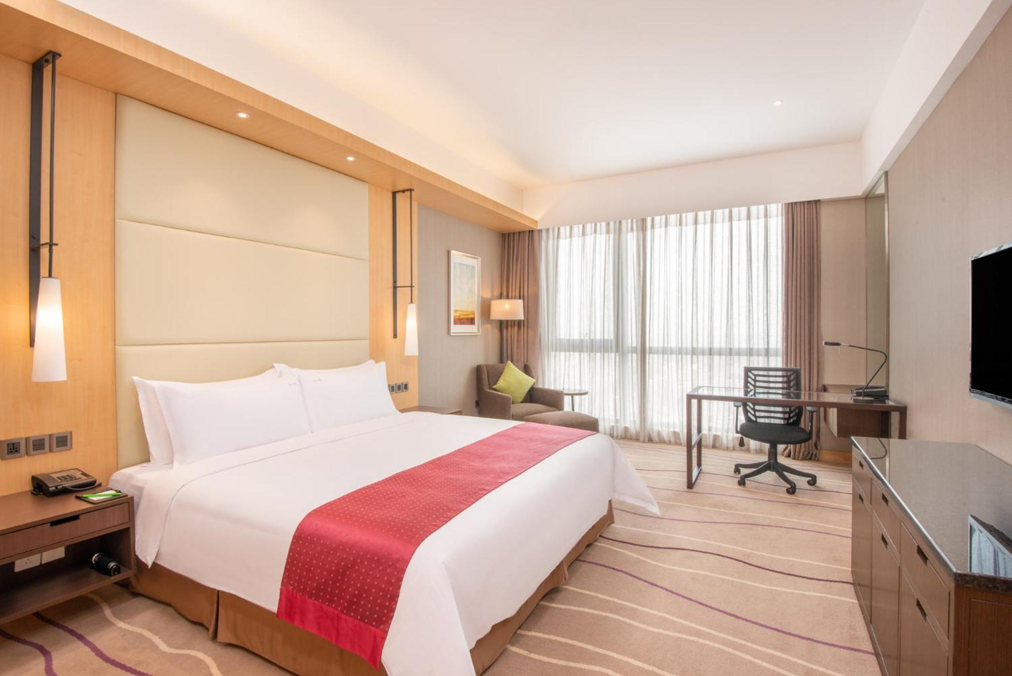Standard King Room - High Floor/Lounge Access