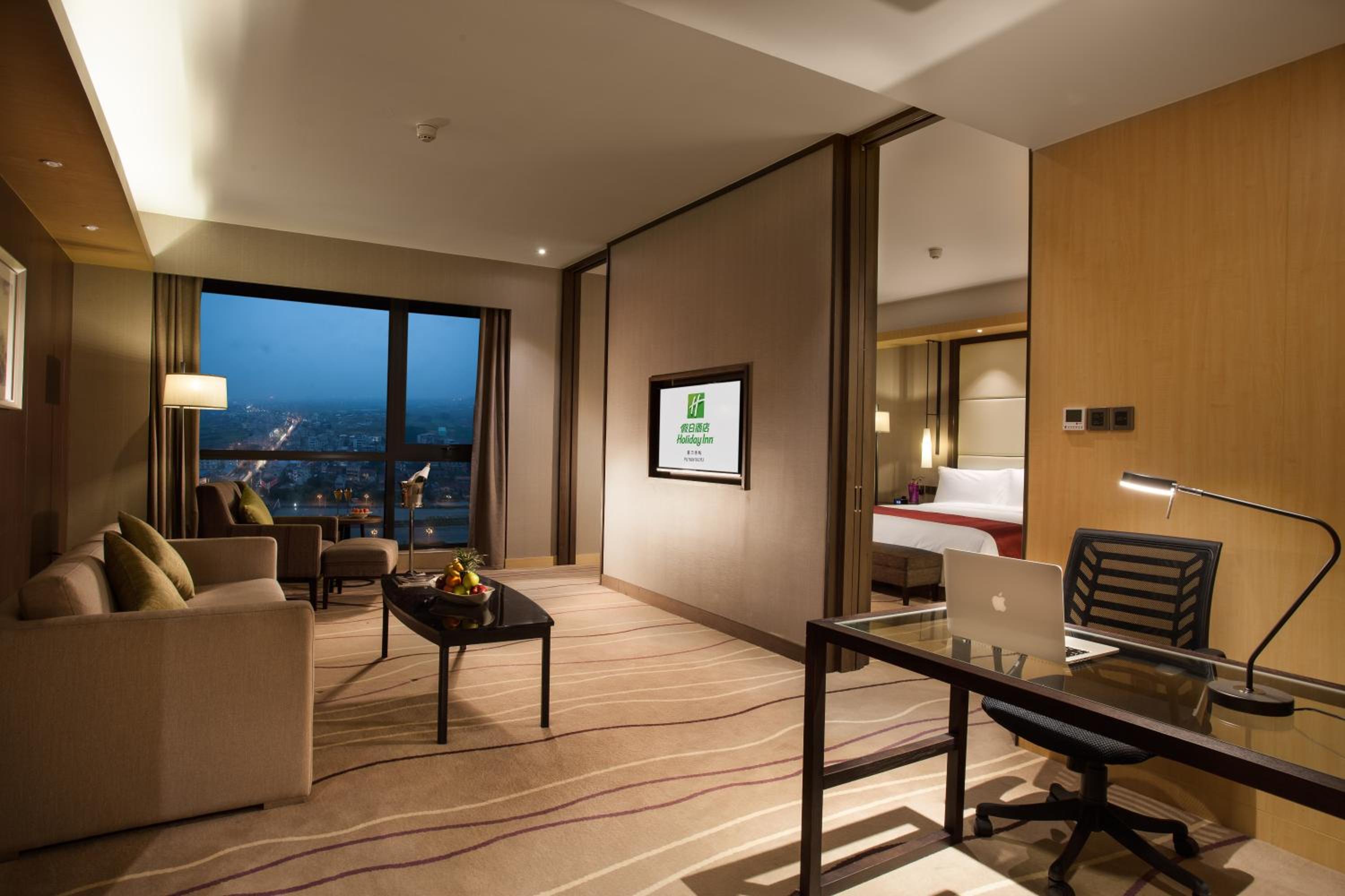 One-Bedroom King Suite