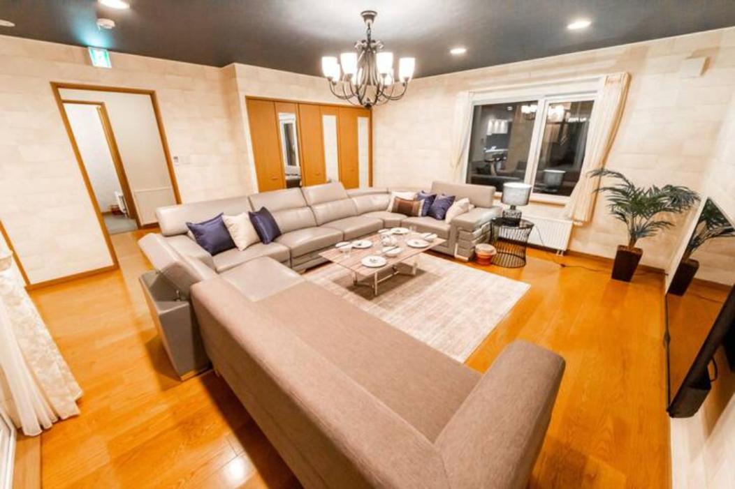 Four-Bedroom House - Photo 9