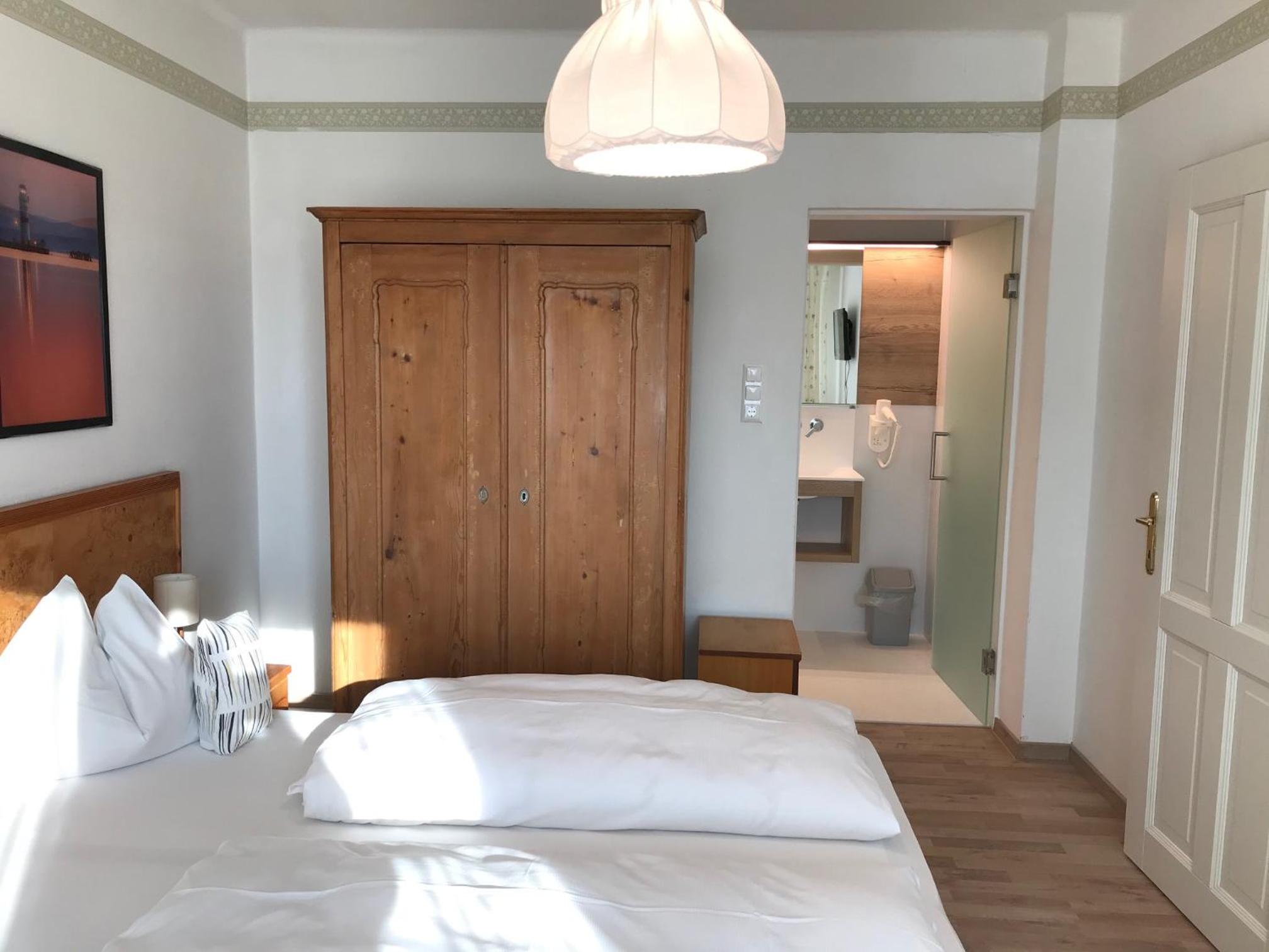 Double or Twin Room photo 3