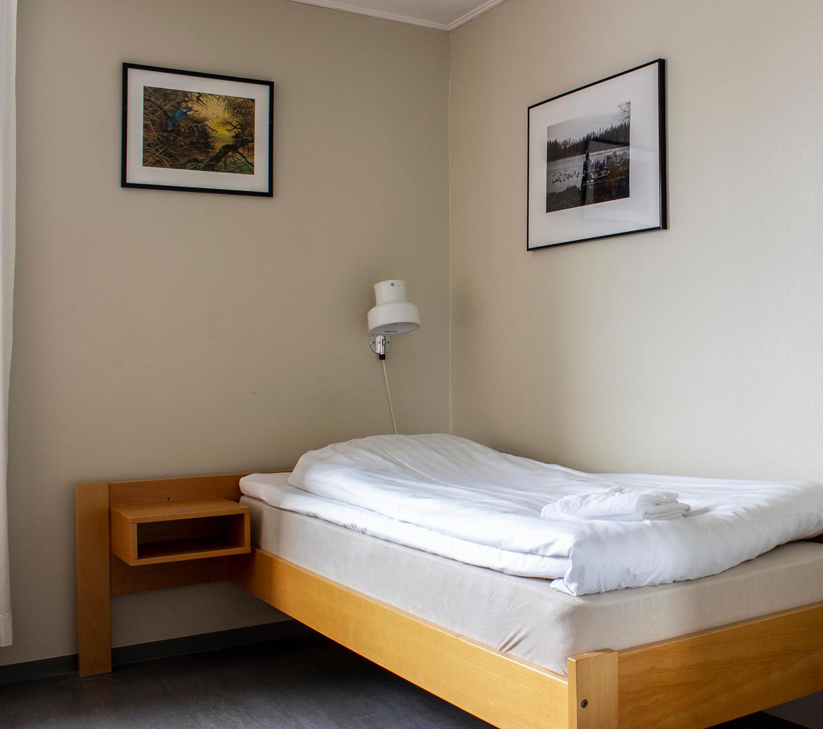 Basic Single Room with Shared Bathroom photo 1