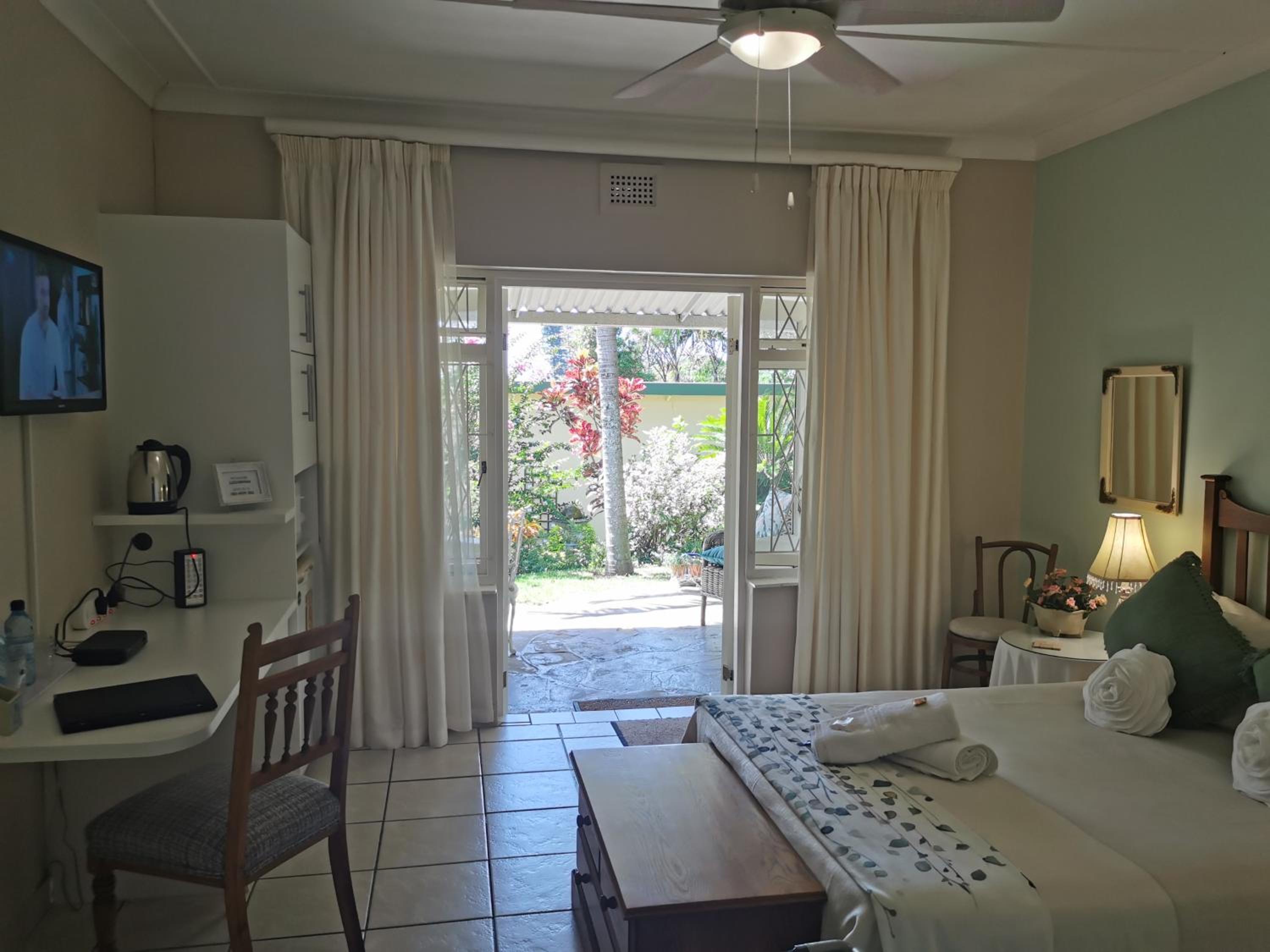 Double Room with Garden View - Photo 6