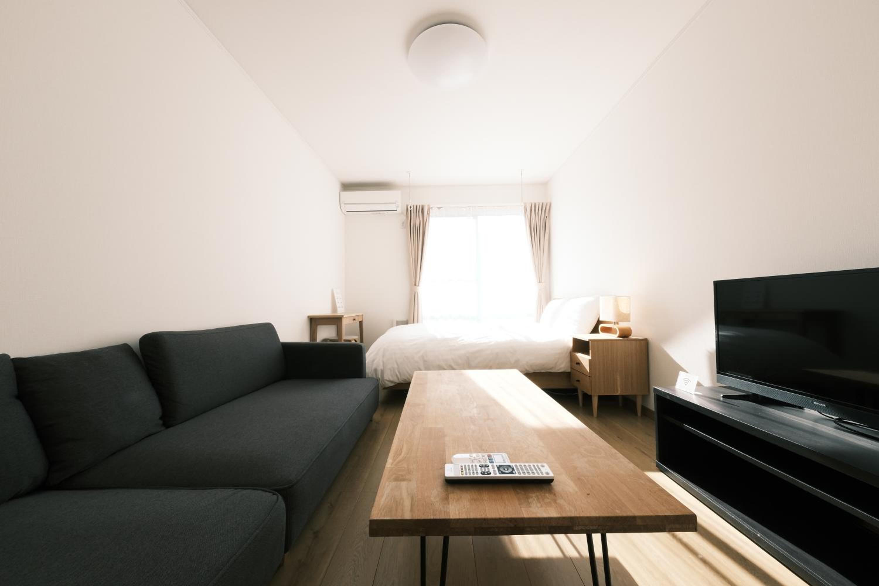 One-Bedroom Apartment photo 1