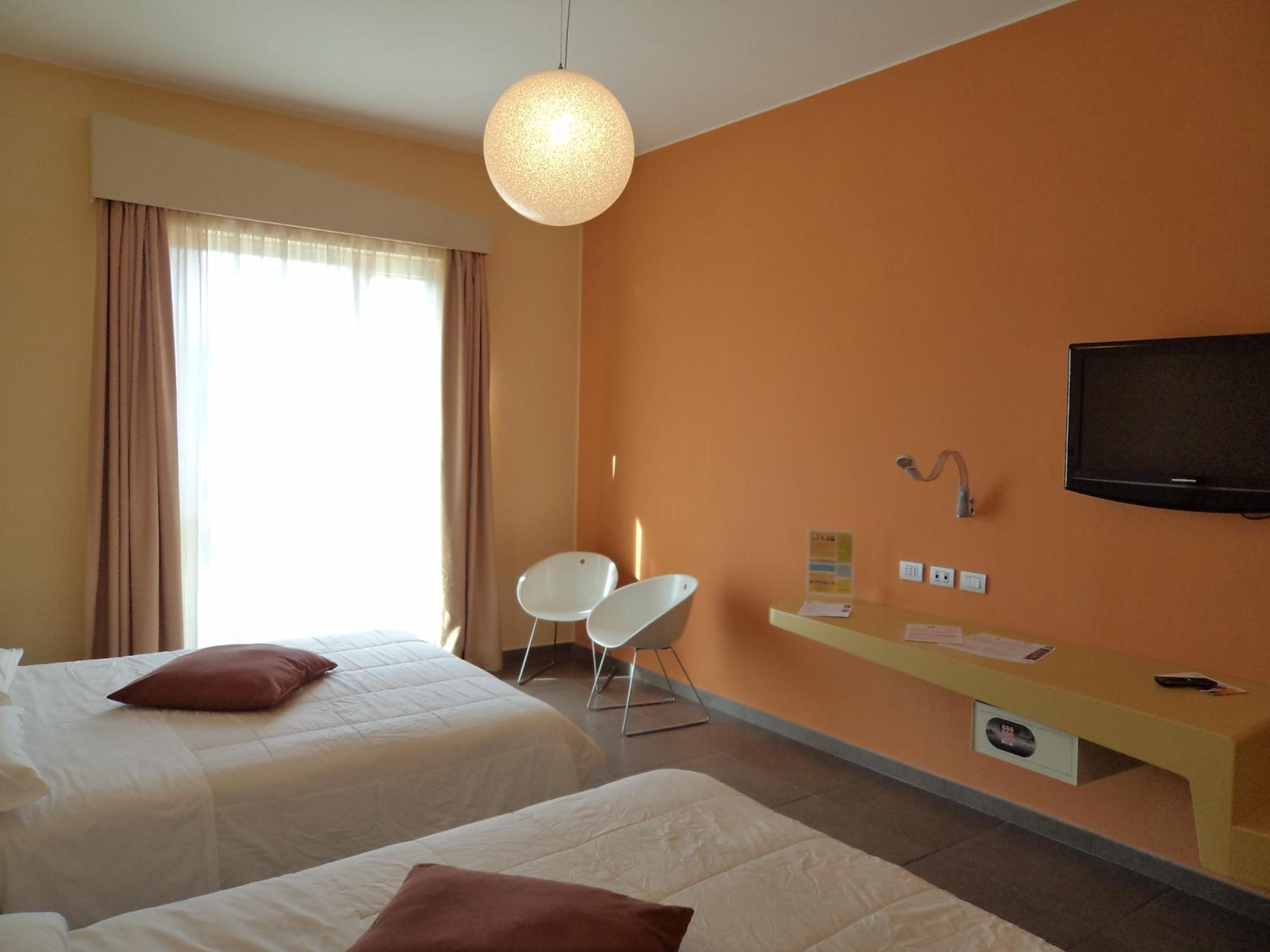 Classic Room with Two Queen Beds - Photo 5