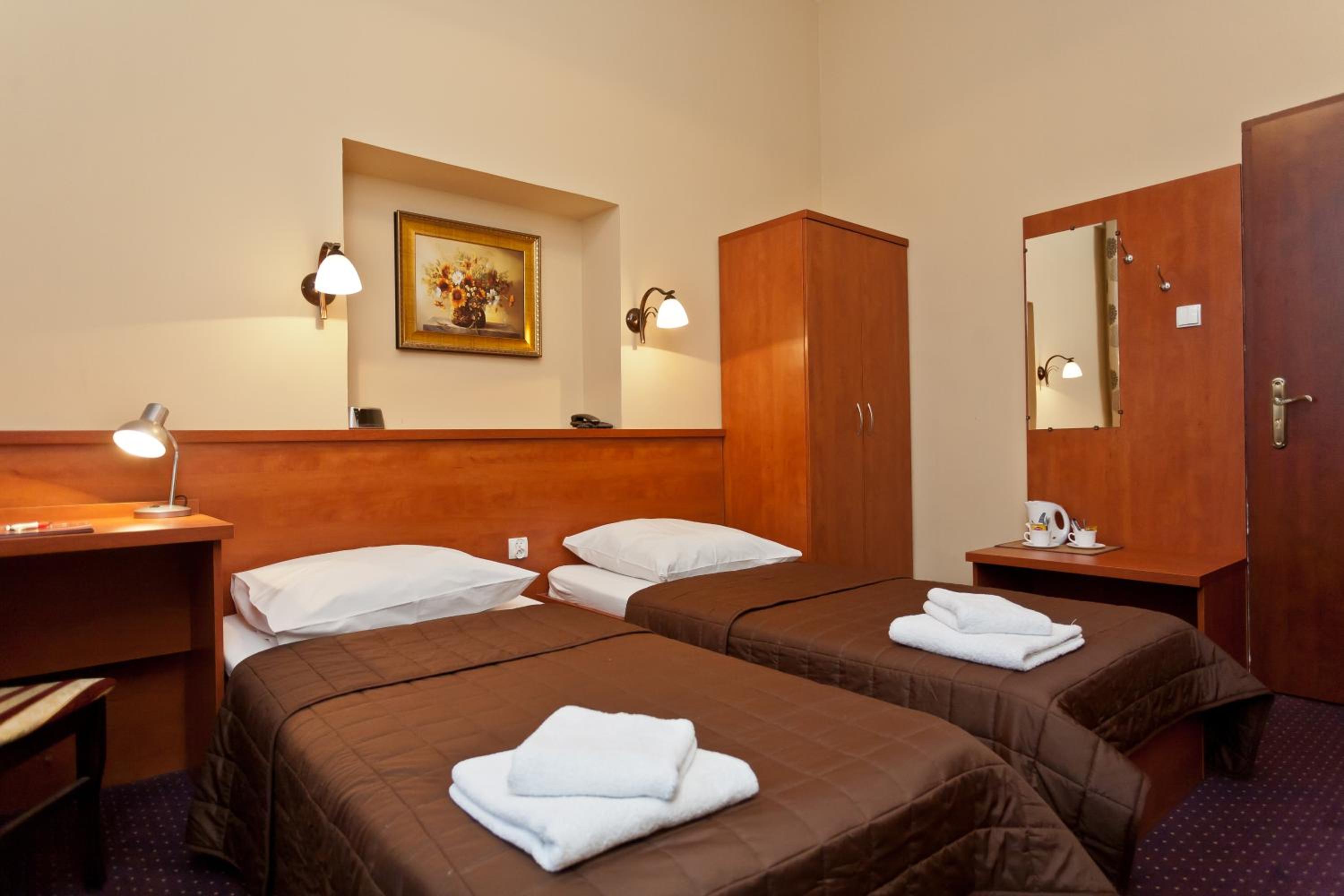 Twin Room - Photo 2
