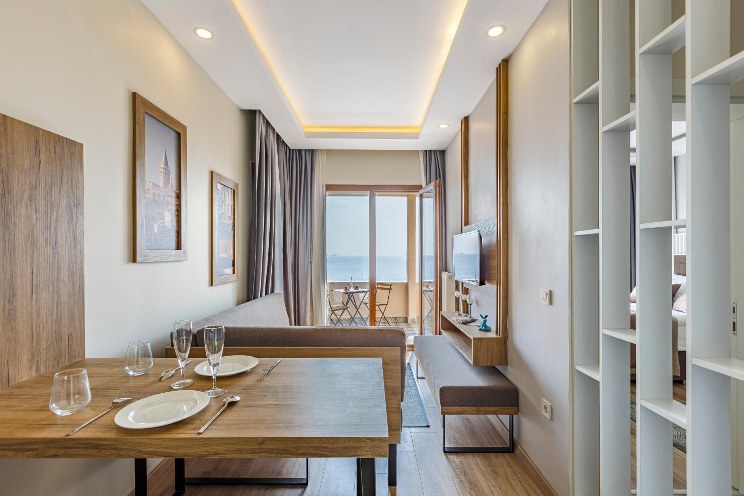 Junior Suite with Balcony and Sea View photo 2