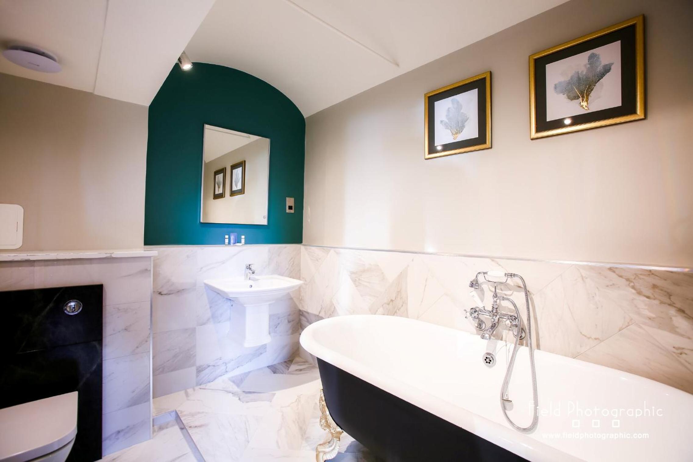 Suite  - Photo 8