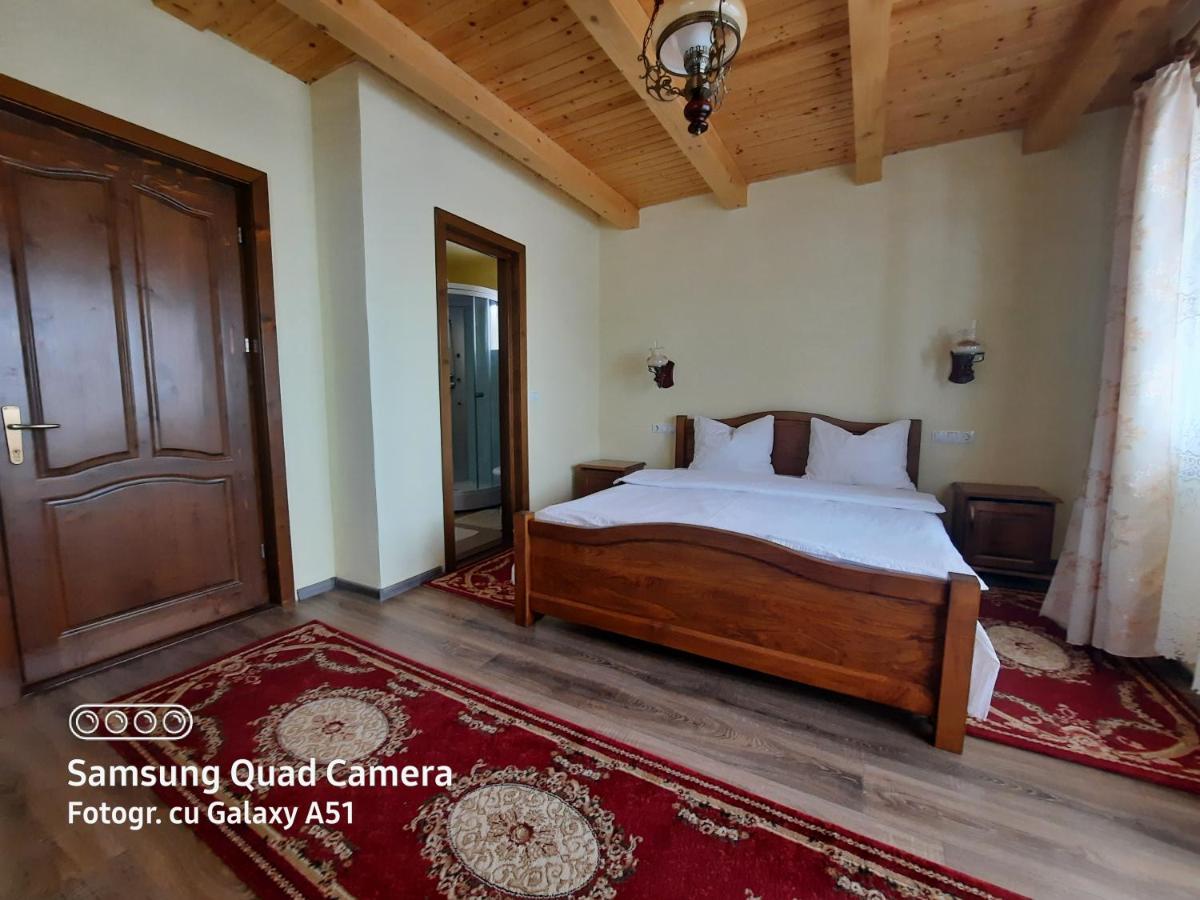 Queen Room with Balcony photo 1