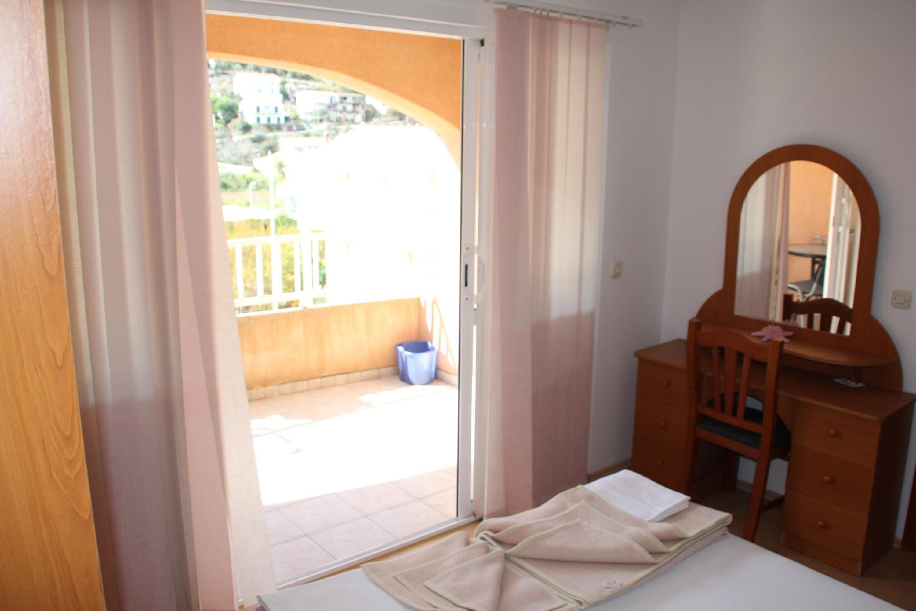 One-Bedroom Apartment with Balcony (5 Adults) photo 2
