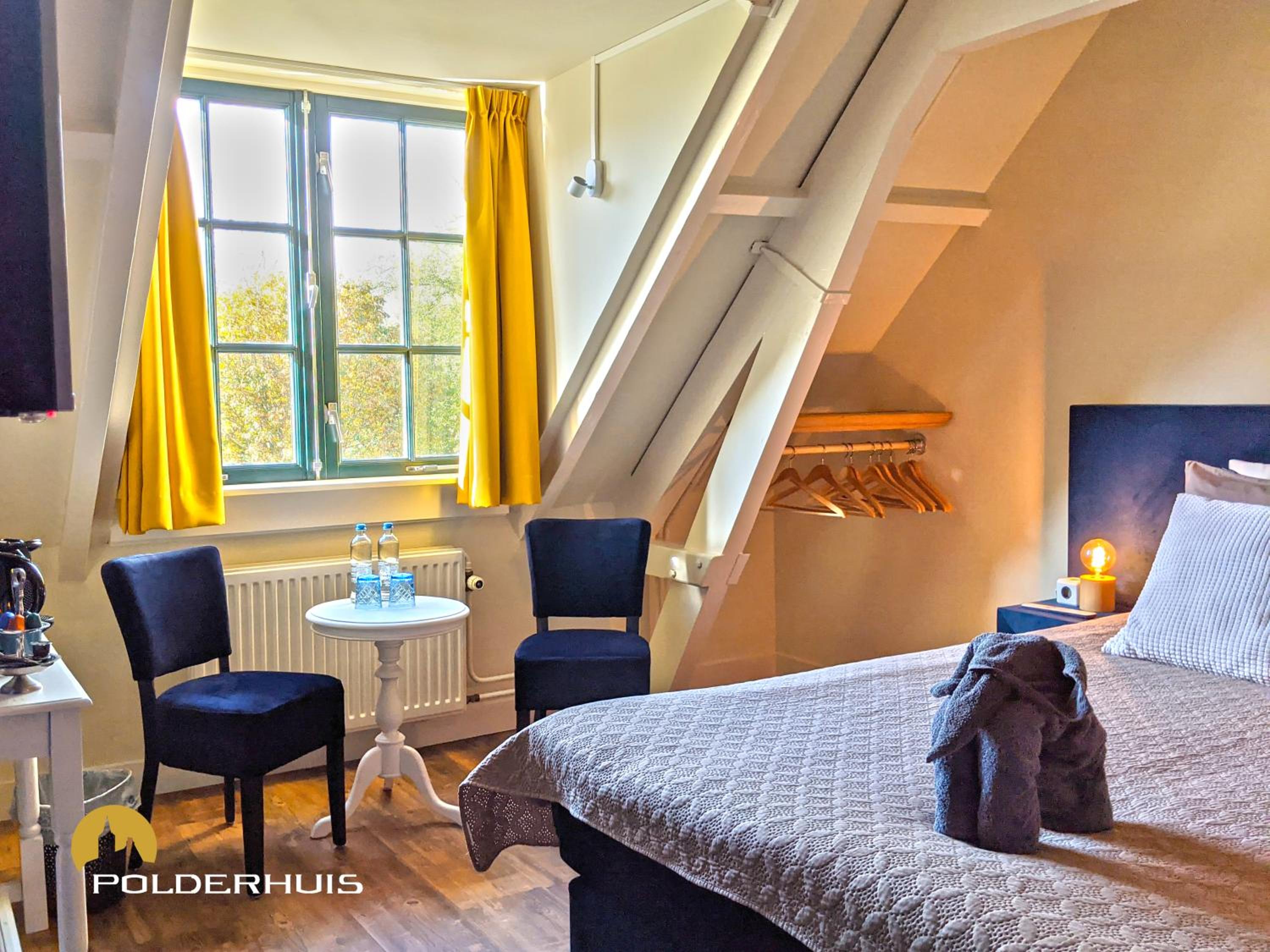 Double or Twin Room with Bathroom - Photo 17