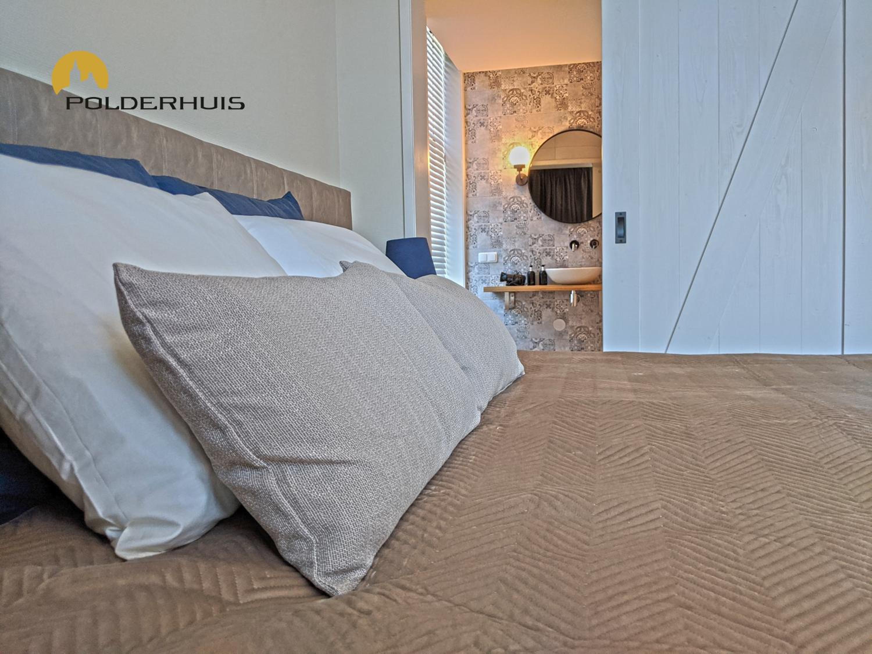 Double or Twin Room with Bathroom - Photo 5