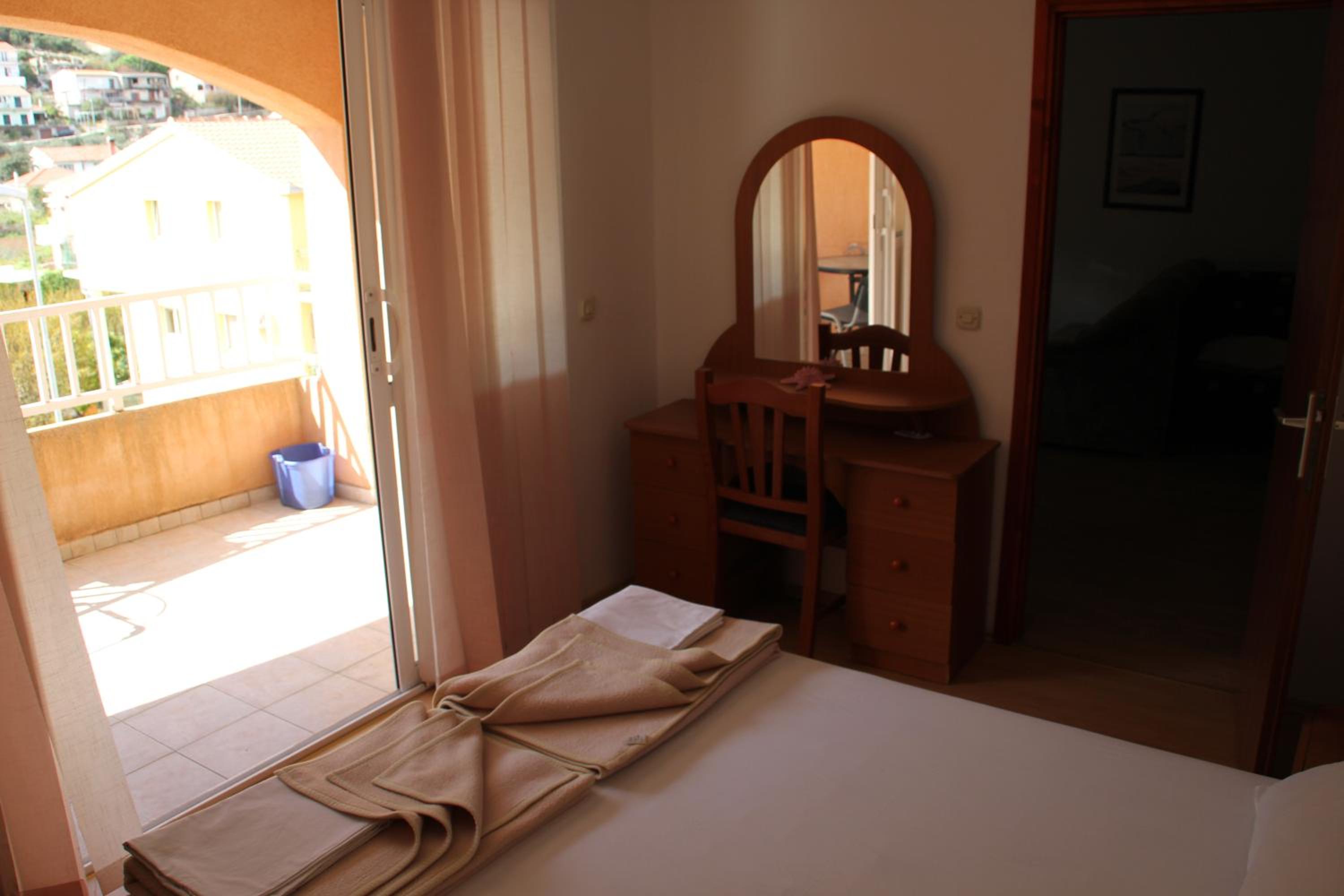 One-Bedroom Apartment with Balcony (5 Adults) photo 1