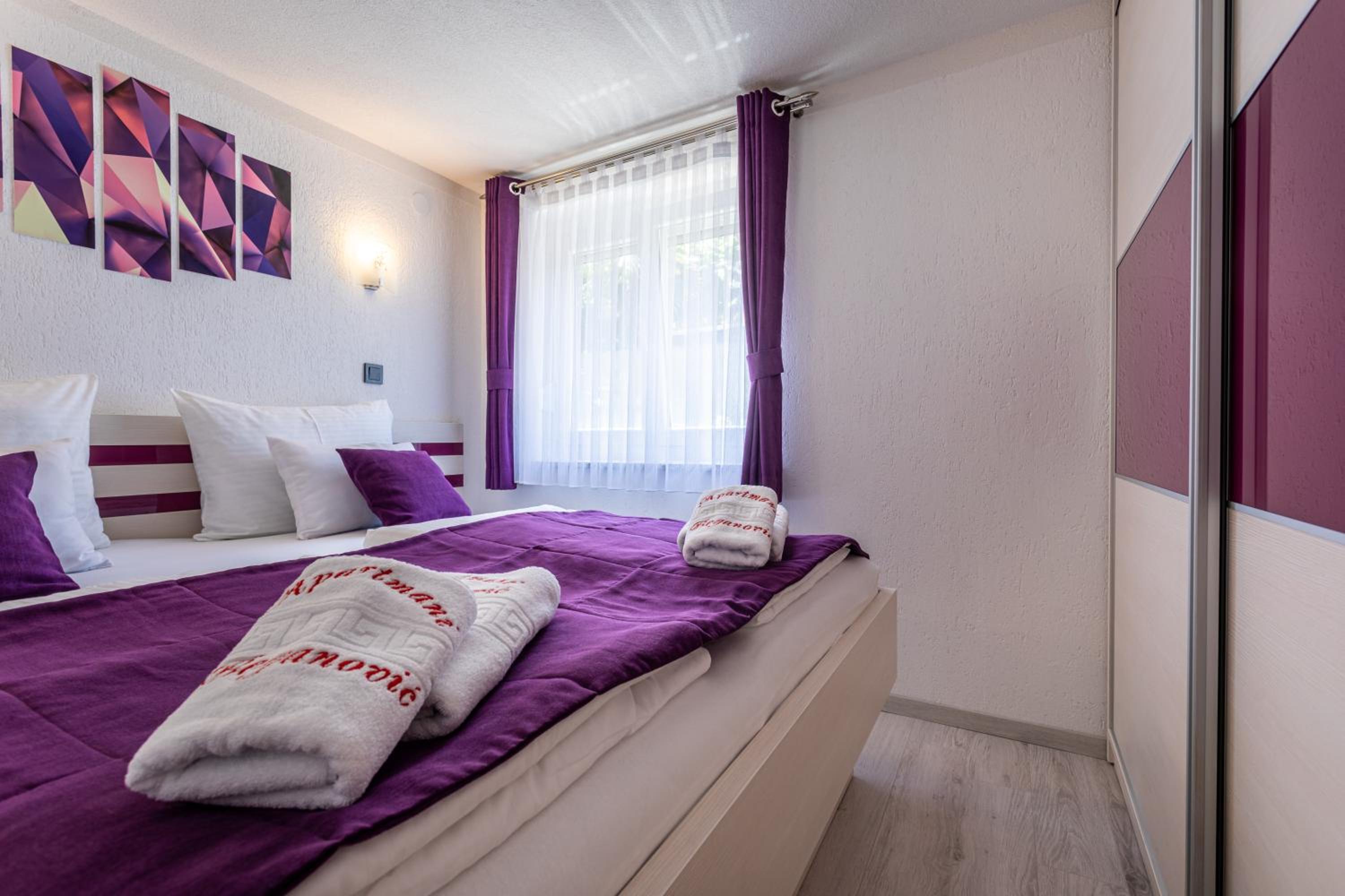 One-Bedroom Apartment - Photo 2