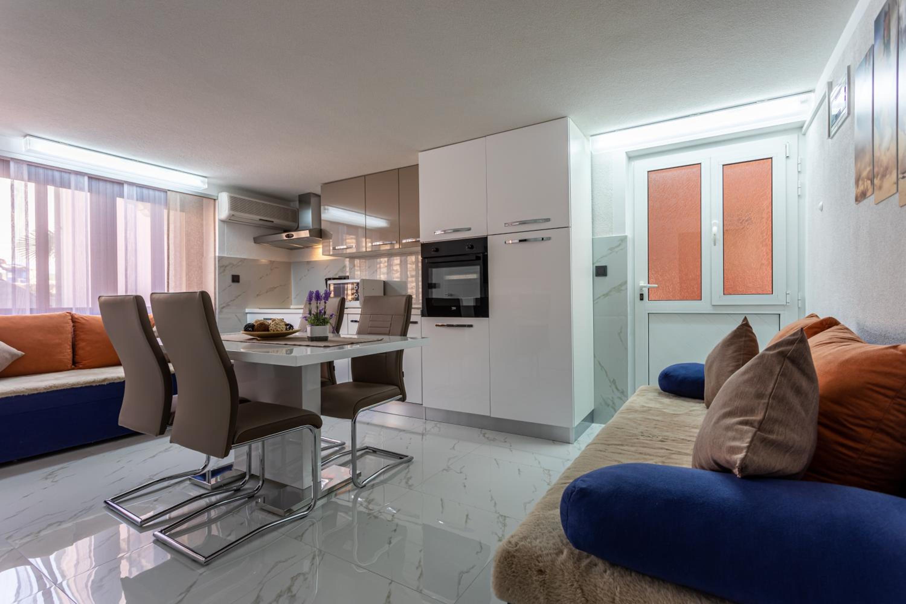 One-Bedroom Apartment - Photo 5