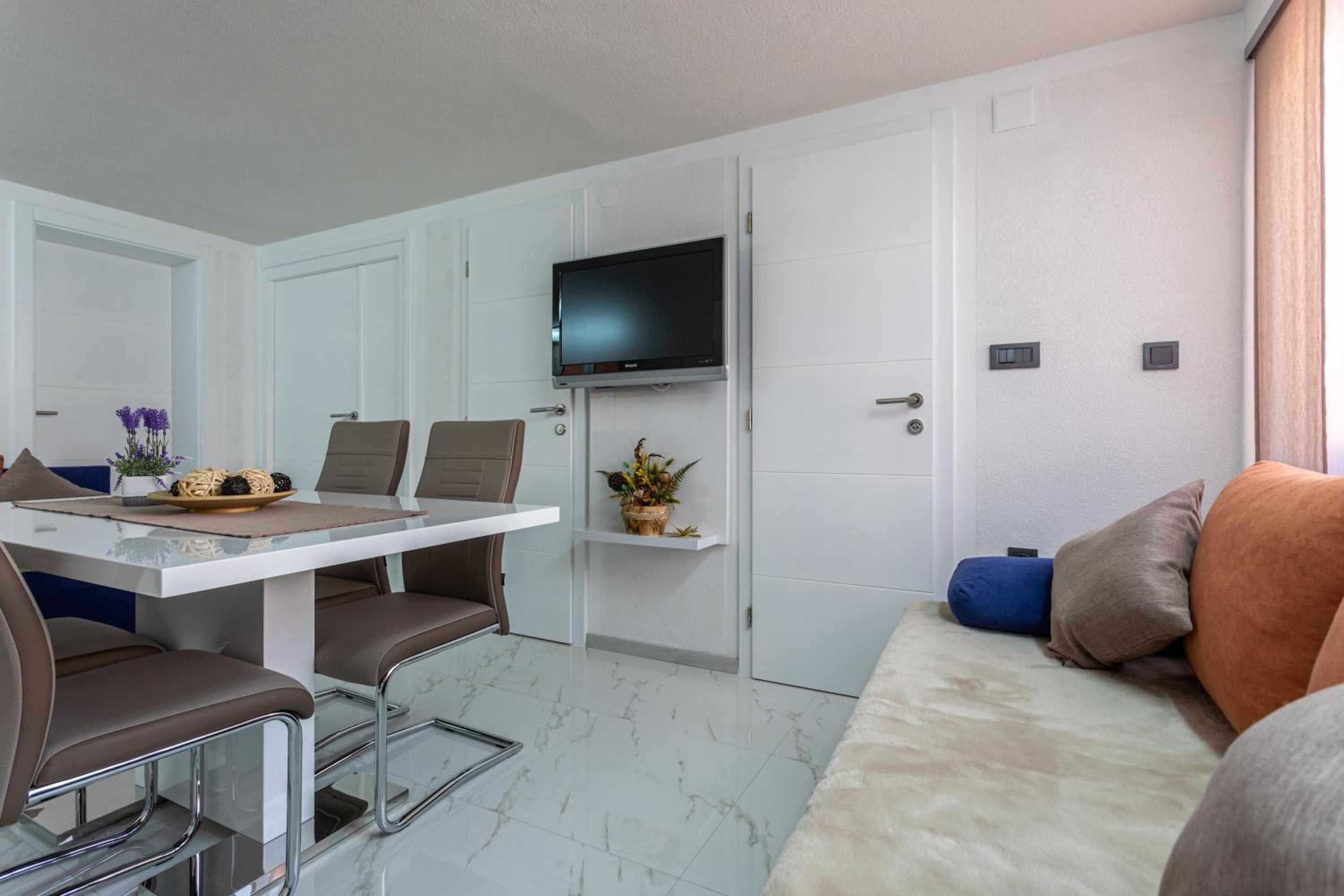 One-Bedroom Apartment - Photo 7