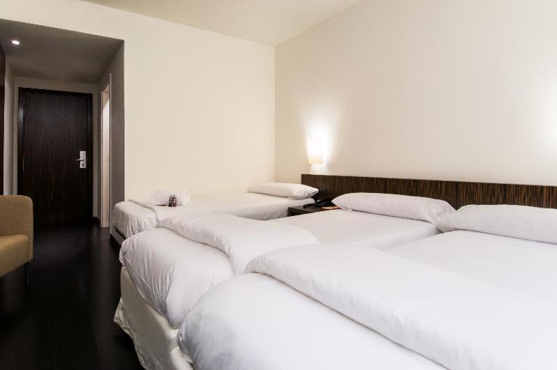 Double Or Twin Room - Photo 3