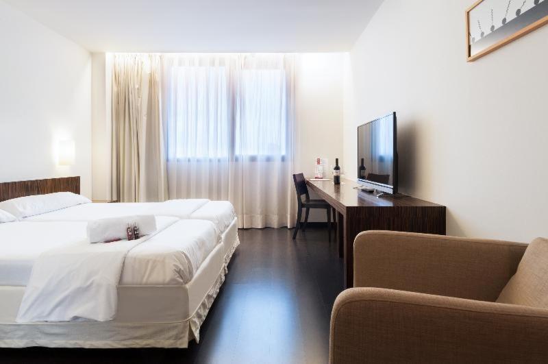 2 Single Beds - Photo 2