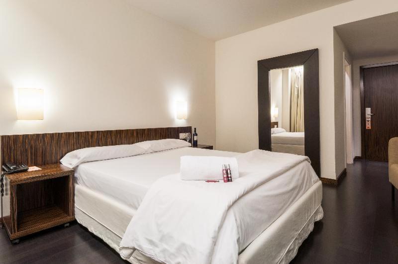 1 Double Bed - Photo 7