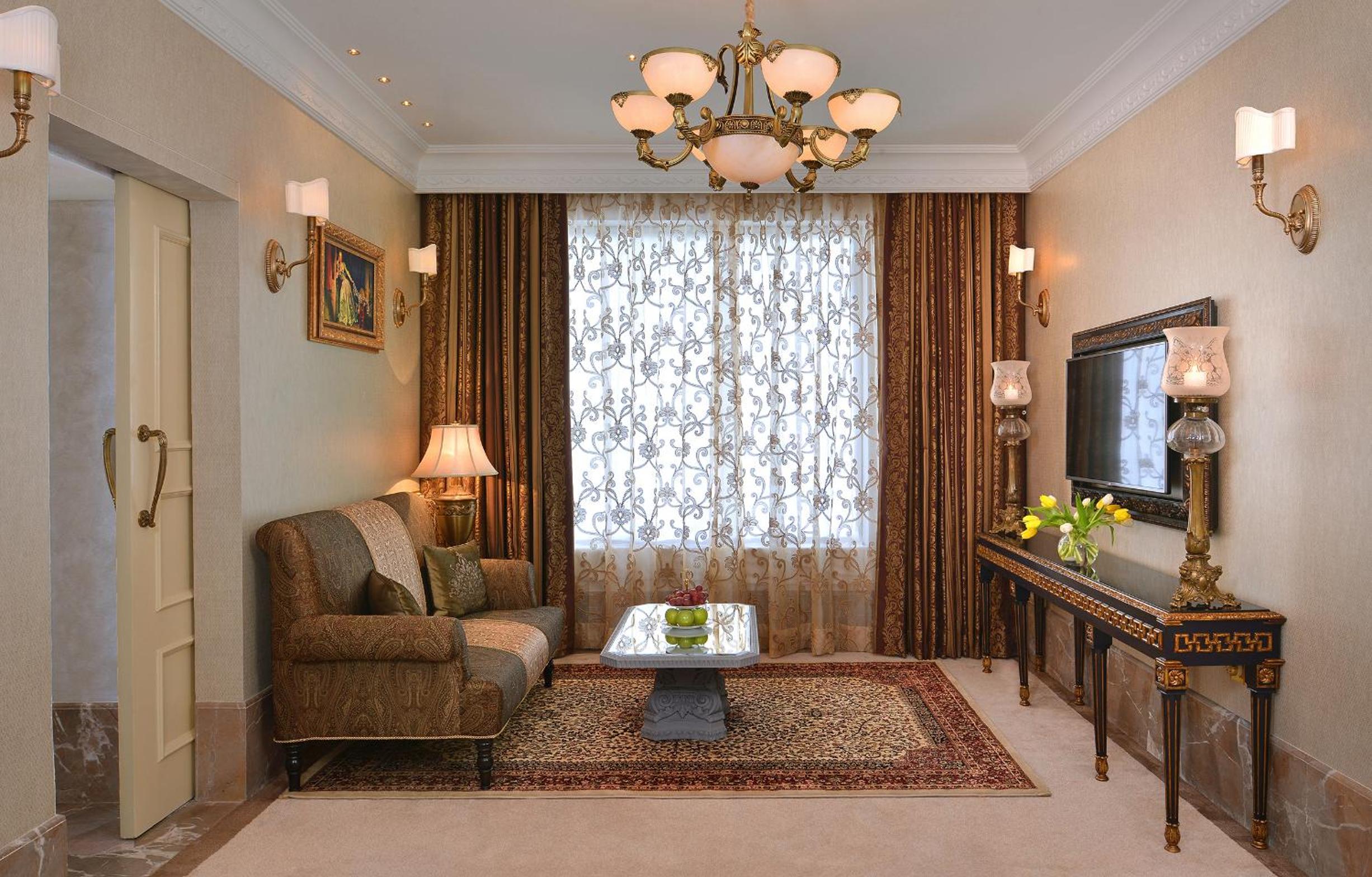 Privé Suite - 2 Bay Suite with HI-Tea with cookies, 4–6 PM at SXVIII, 1+1 on select drinks, 6:30–8:30 PM @Links, 15% off on Food & Soft beverages - Photo 1