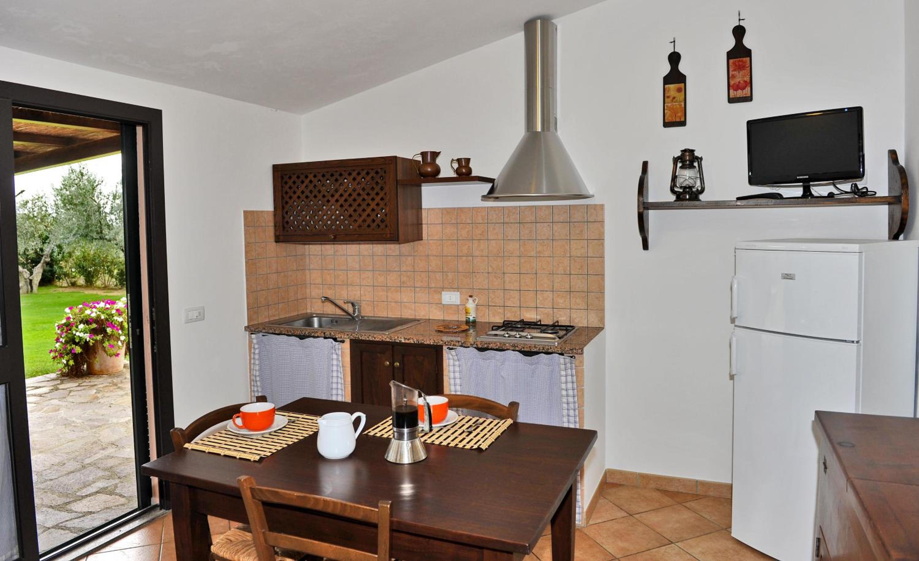 Deluxe One-Bedroom Apartment with Garden View photo 3