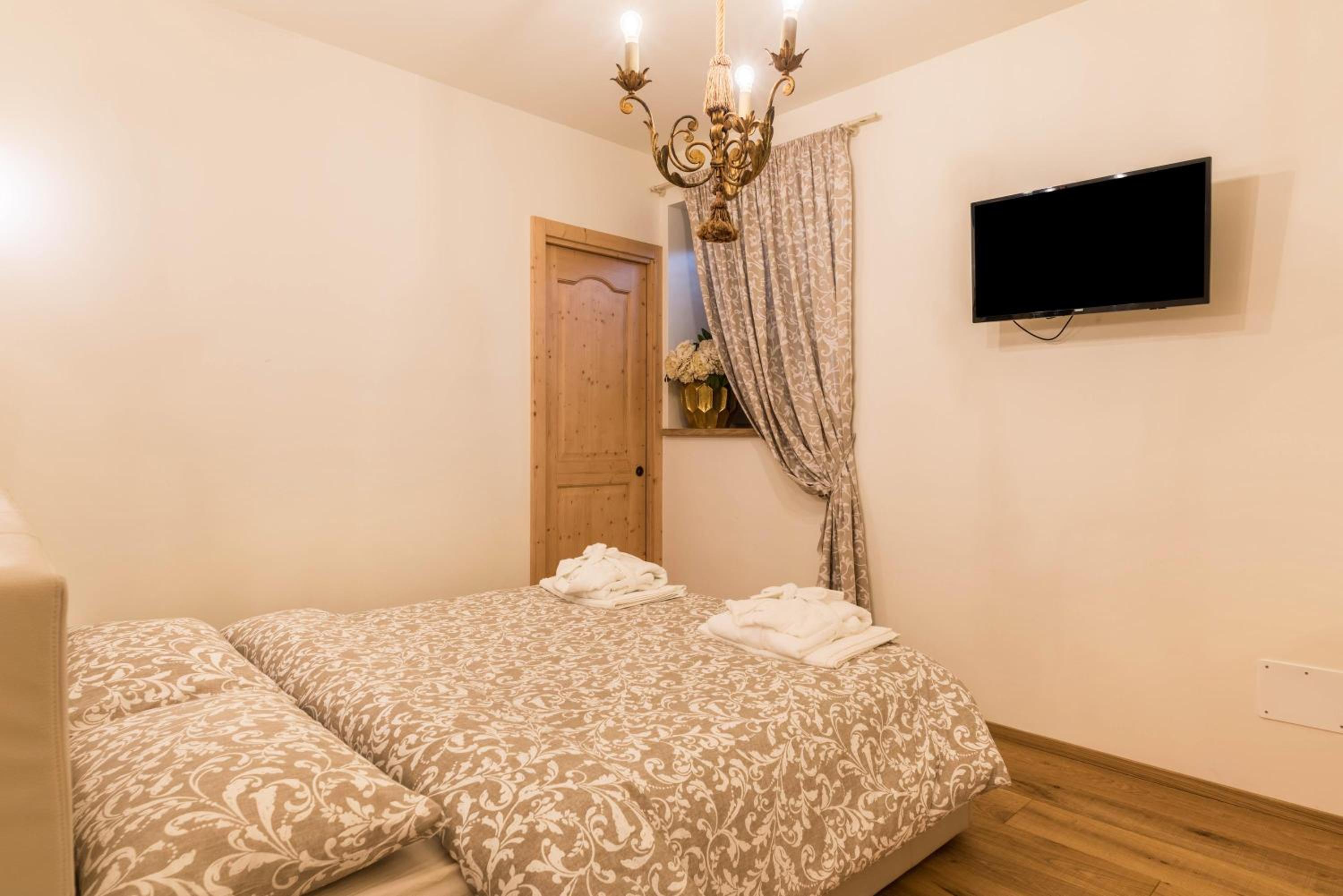 Superior One-Bedroom Apartment with Balcony - Photo 7