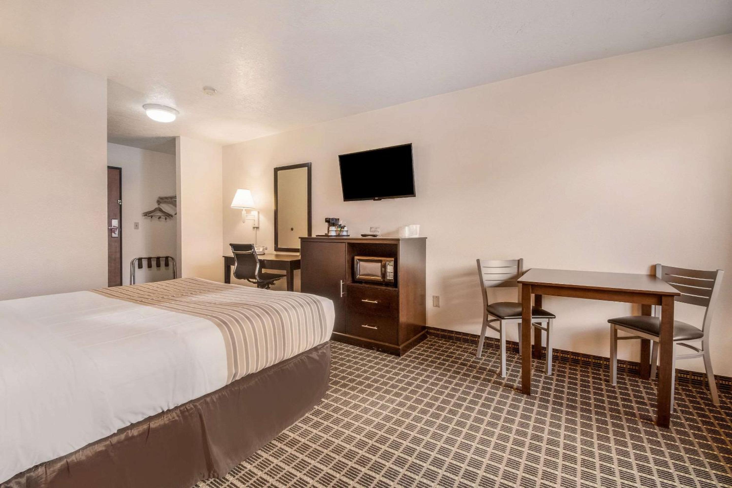 Queen Room photo 1