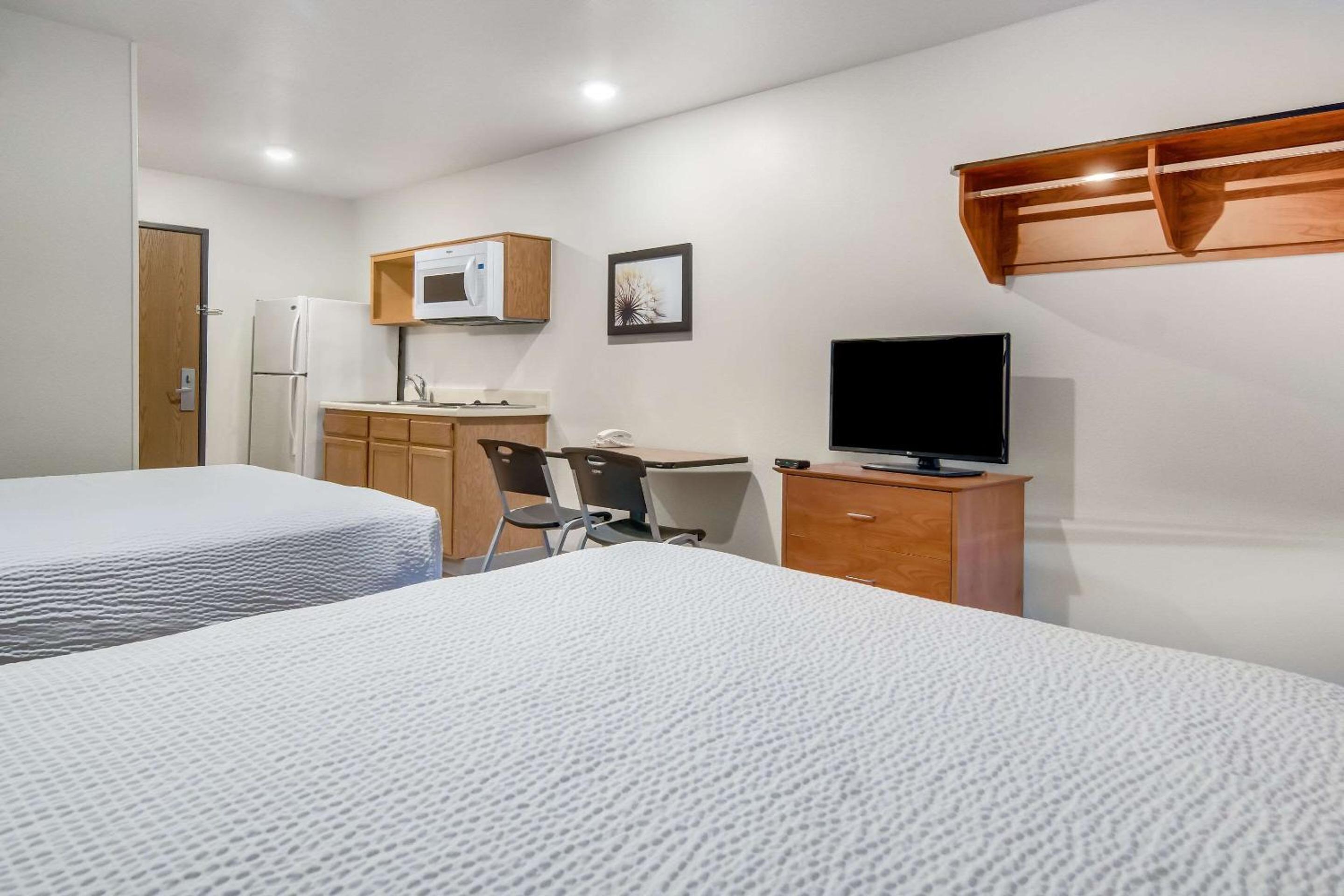 Double Room with Two Double Beds - Non-Smoking photo 3
