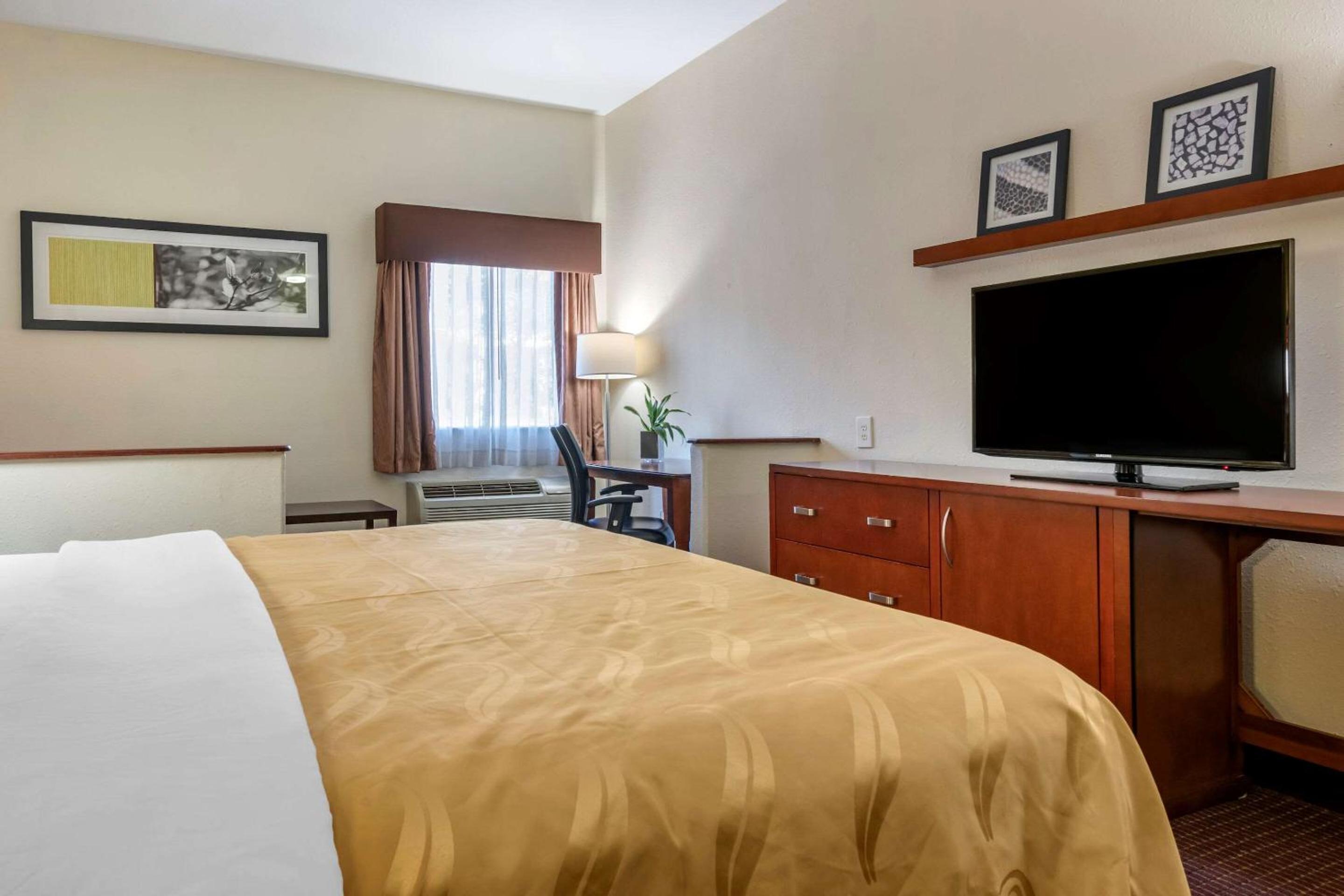 King Room - Accessible/Non-Smoking - Photo 1