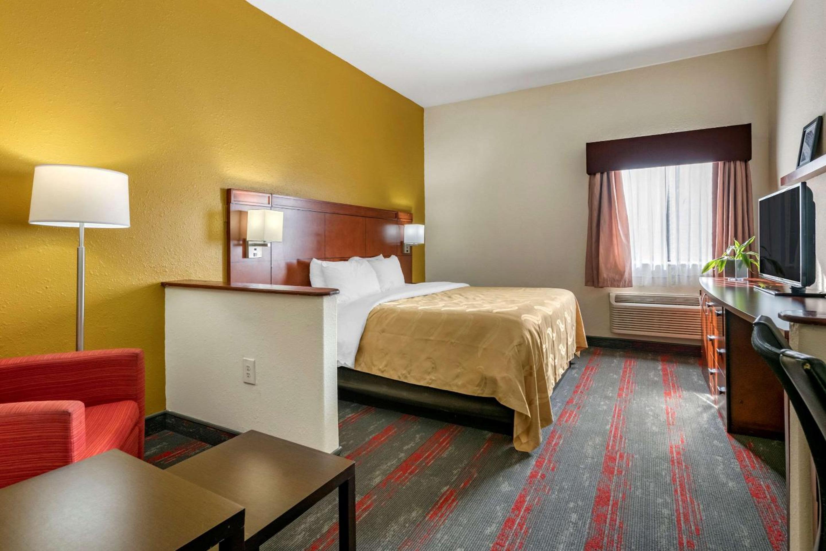 King Room - Non-Smoking - Photo 1
