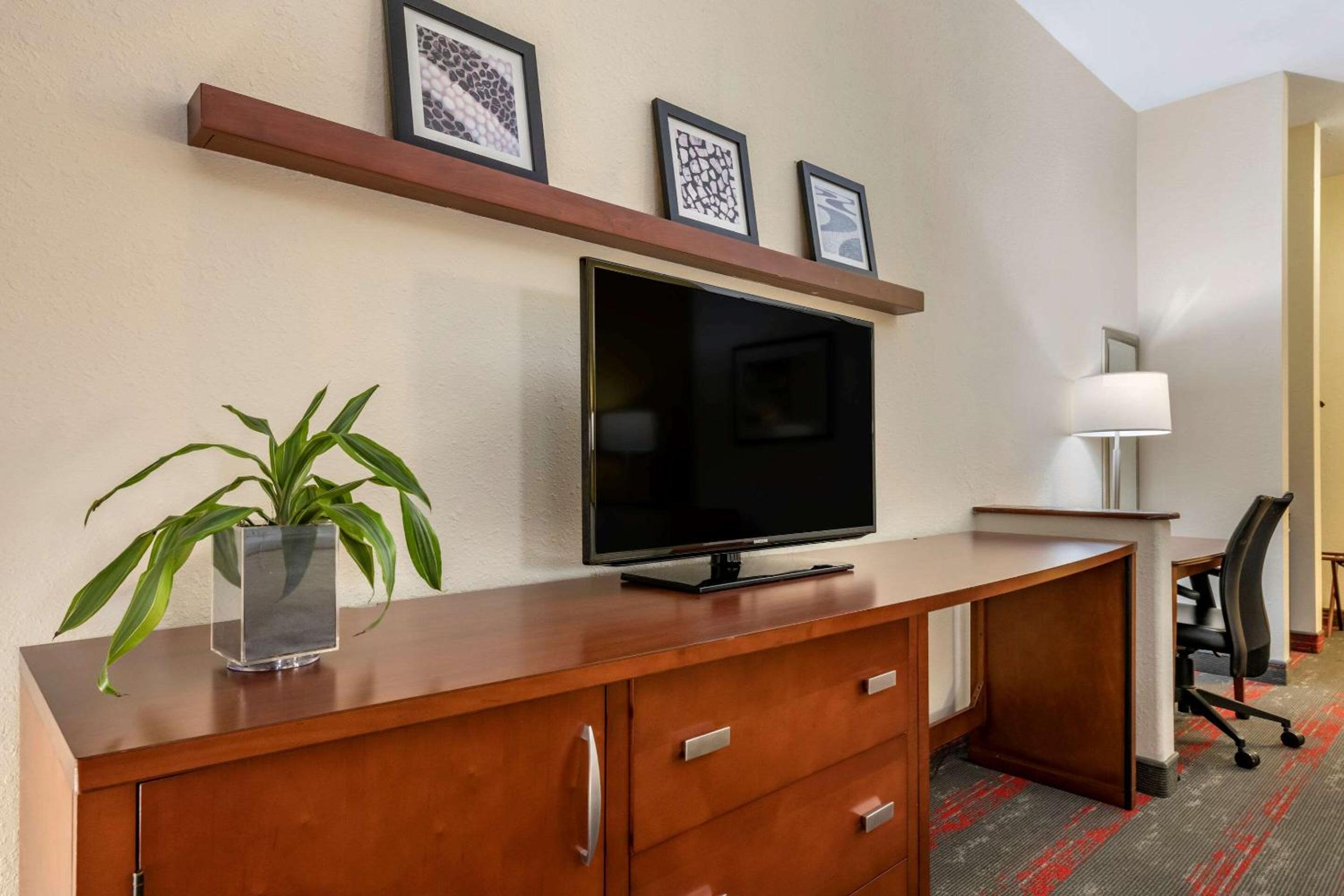 King Room - Non-Smoking - Photo 3