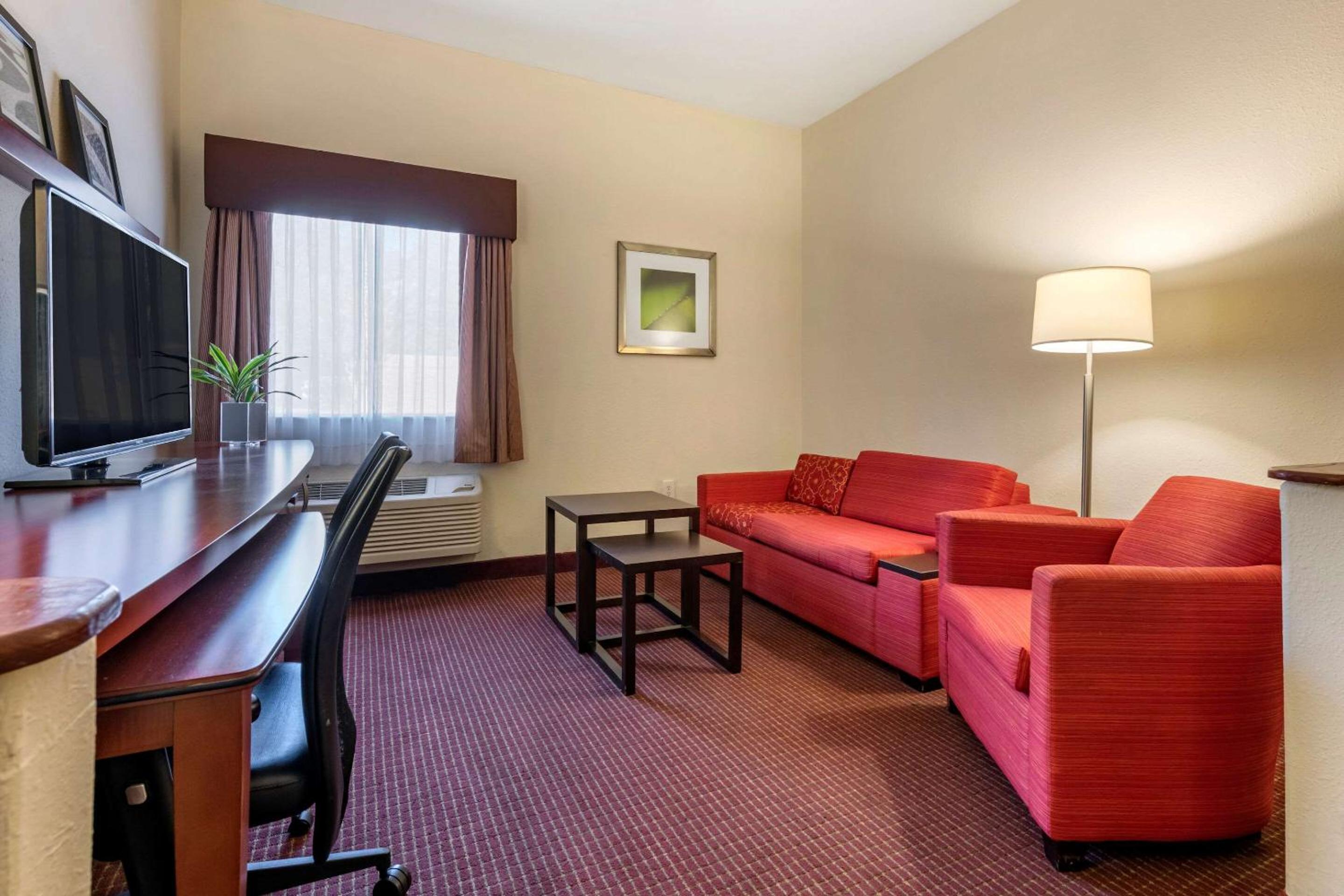 Double Suite with Two Double Beds - Non-Smoking photo 3