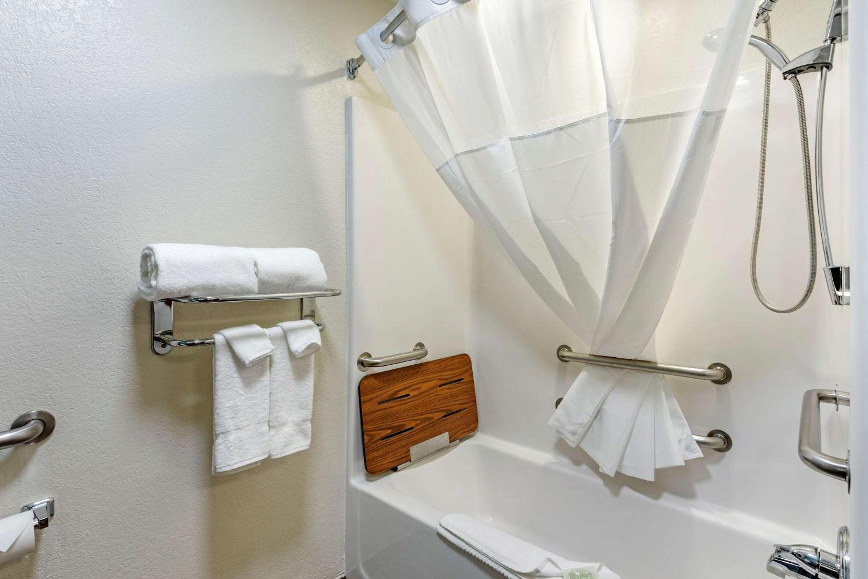 King Room - Accessible/Non-Smoking - Photo 2