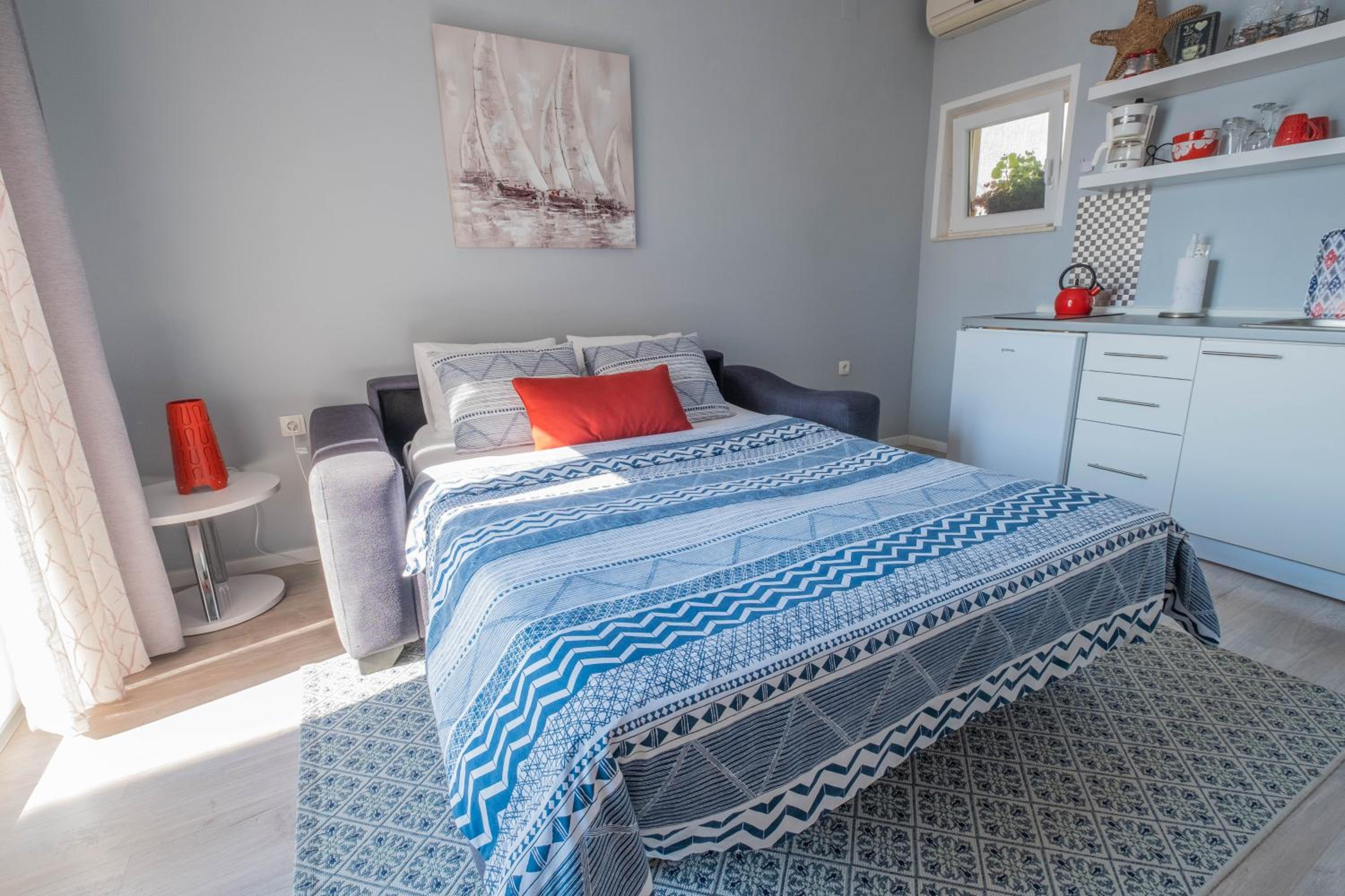 Studio Apartment photo 1