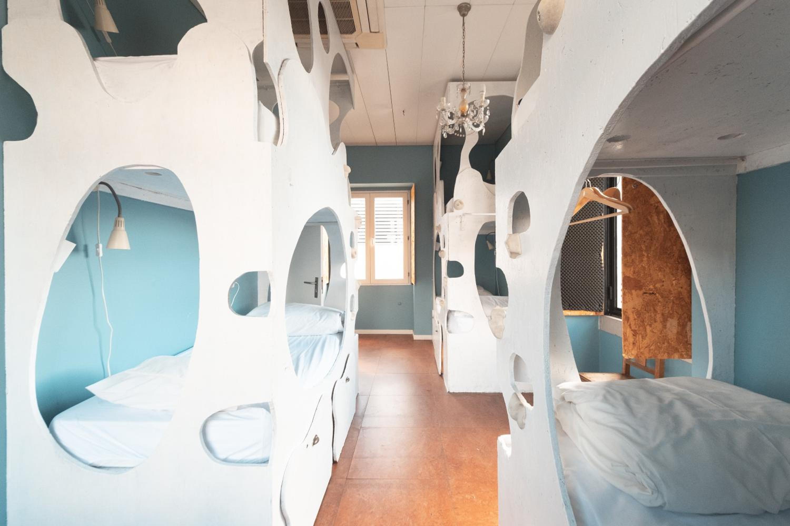 Bed In 6-Bed Mixed Dormitory Room With En Suite Bathroom  photo 1