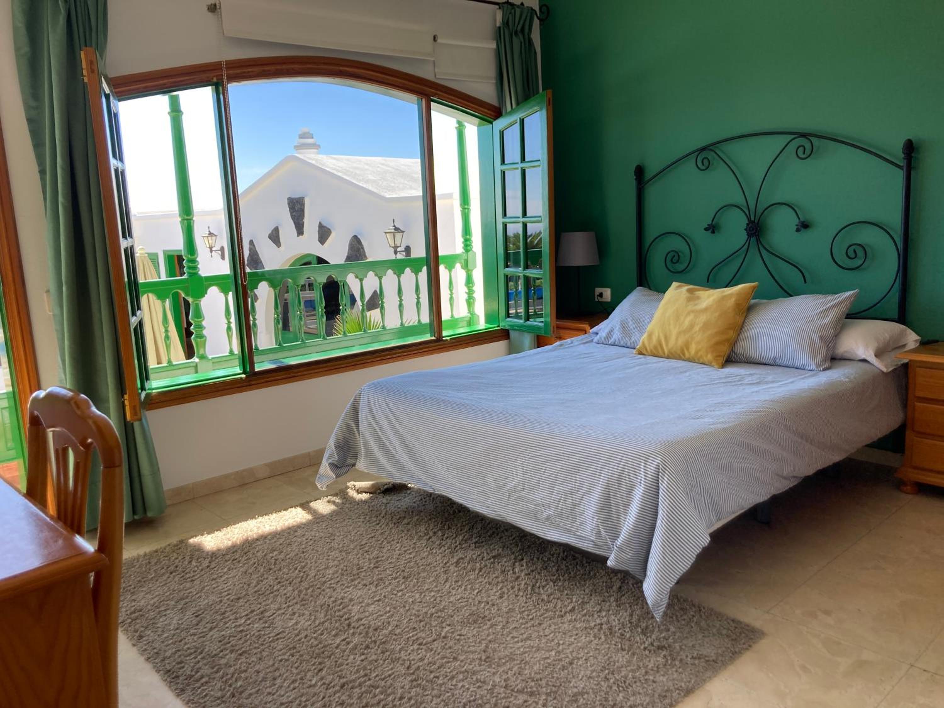 Habitación Doble con Balcón y Vista al Mar