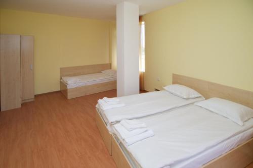 Superior One-Bedroom Apartment with Balcony (8 Adults) photo 1
