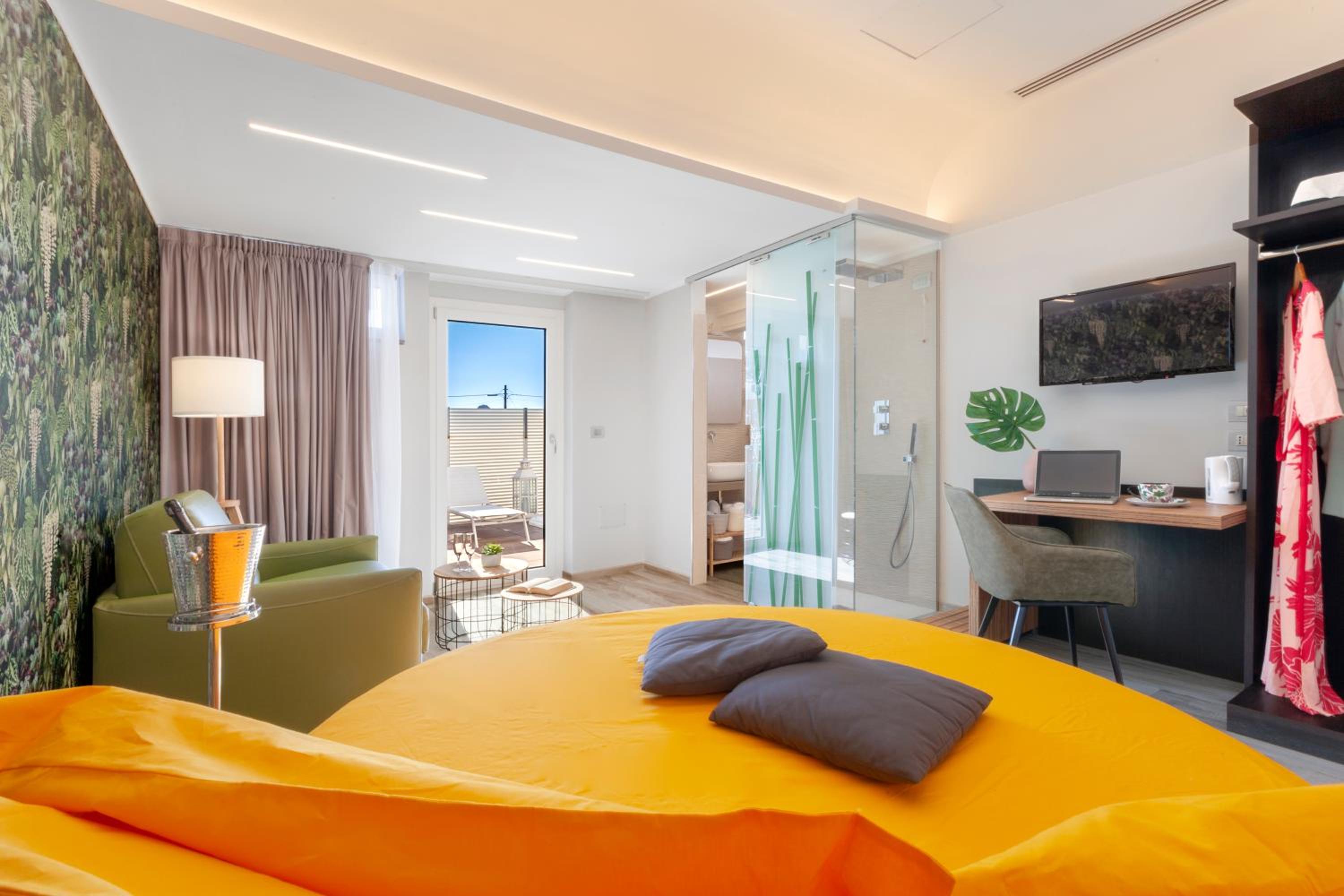 Junior Suite with Spa Bath - Photo 1