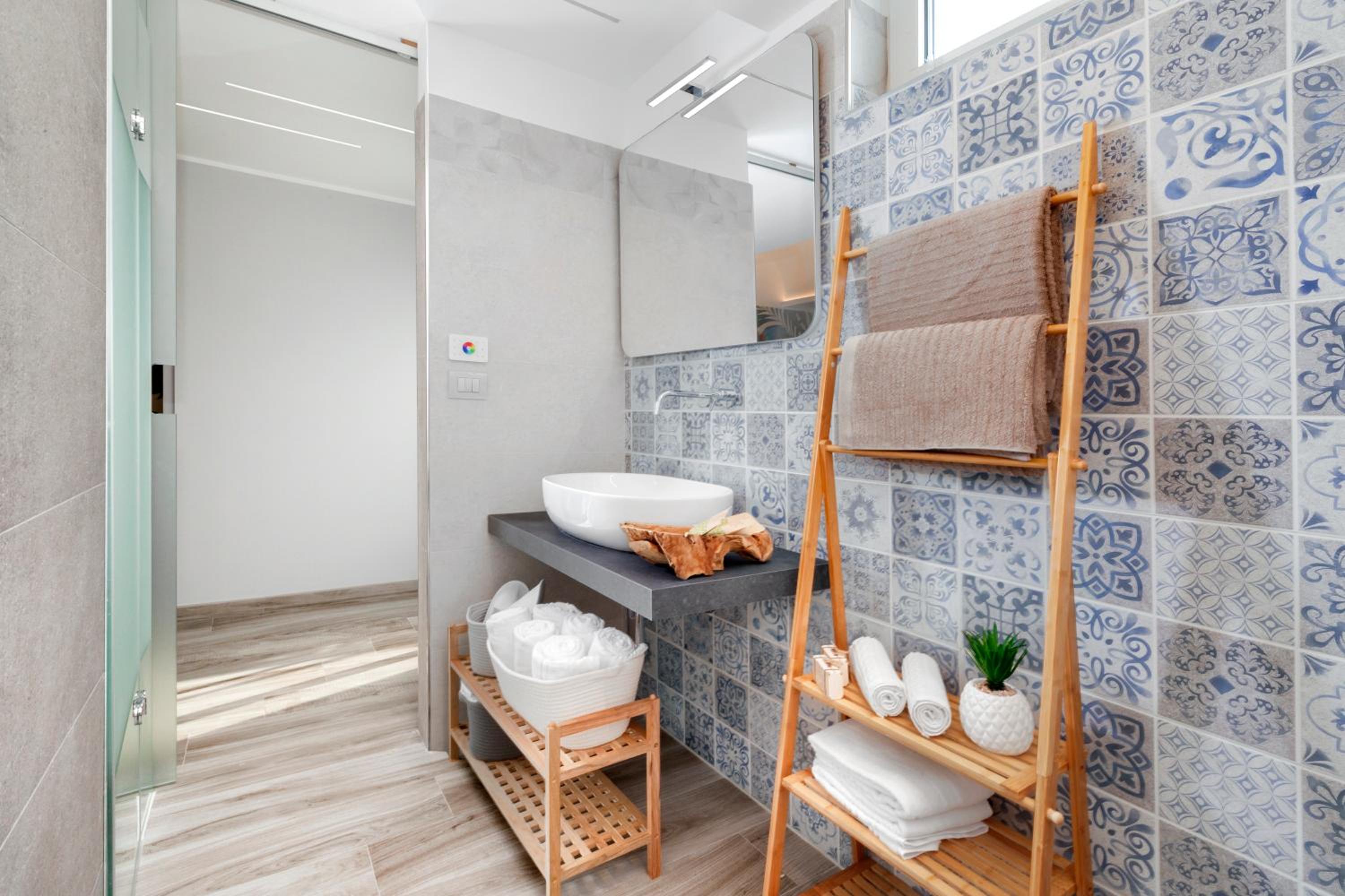 Superior Double or Twin Room with Terrace and Spa Bath - Photo 6