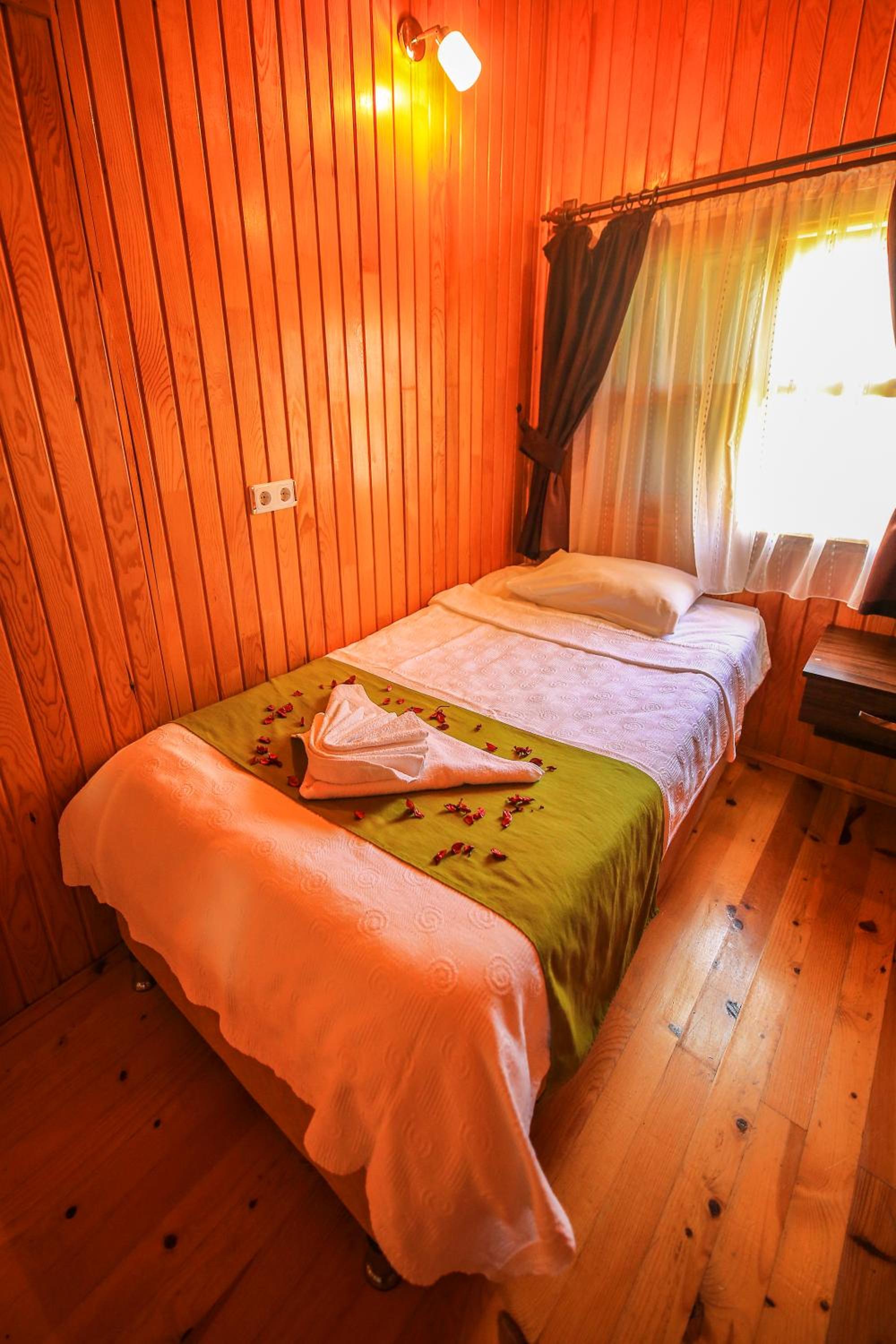 Bungalow (3 Adults) photo 1