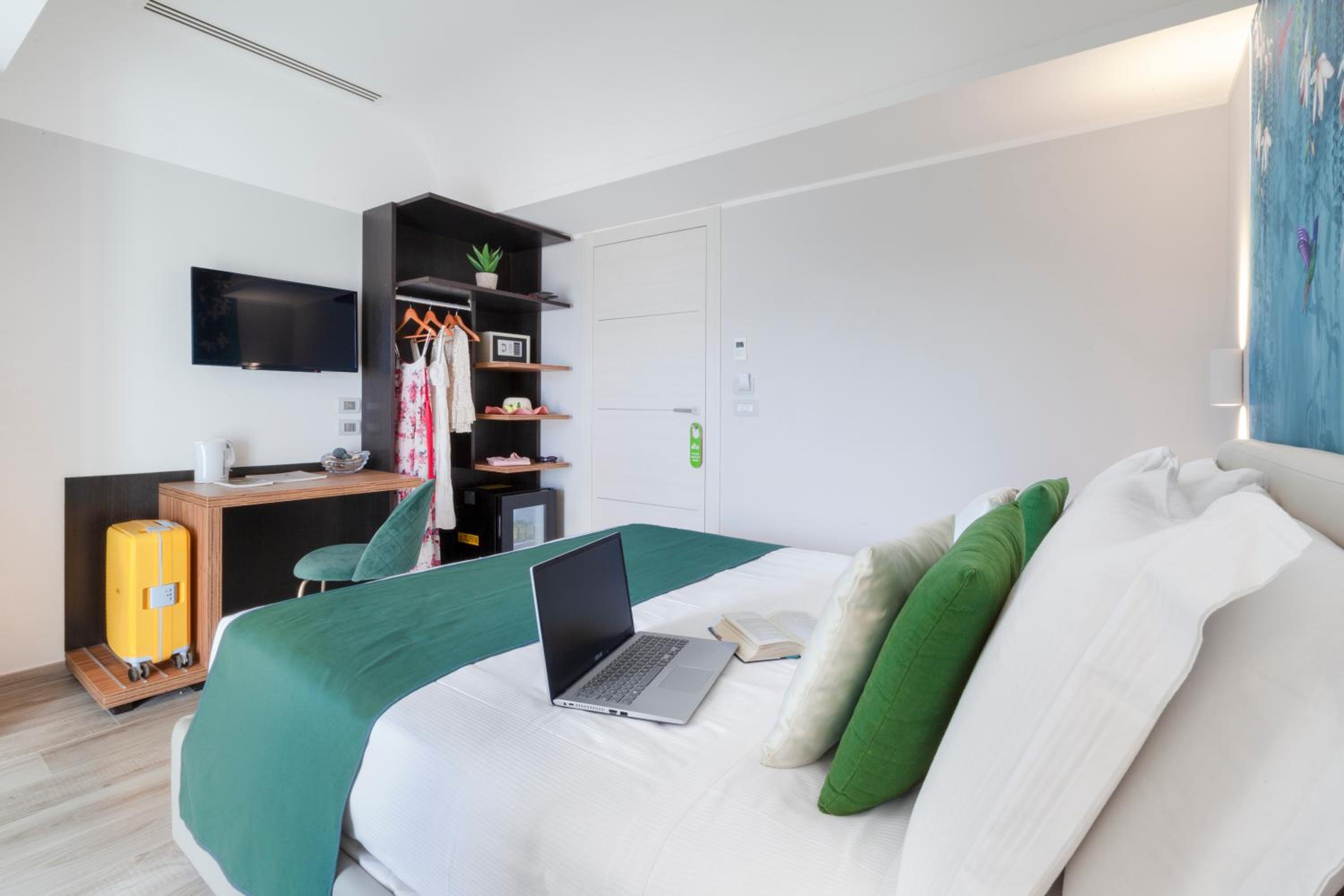 Double or Twin Room - Photo 4