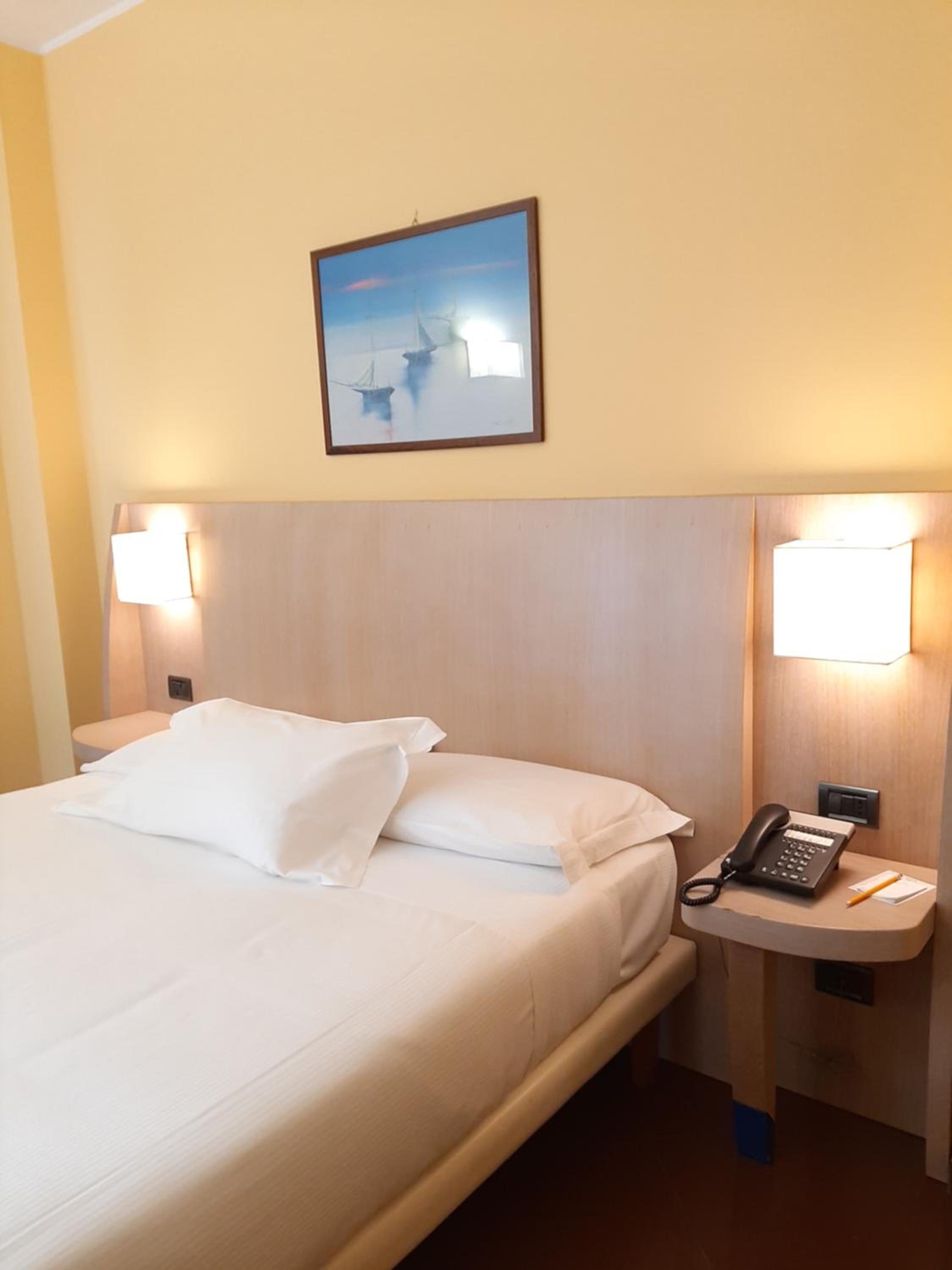 Standard Double or Twin Room - Photo 1