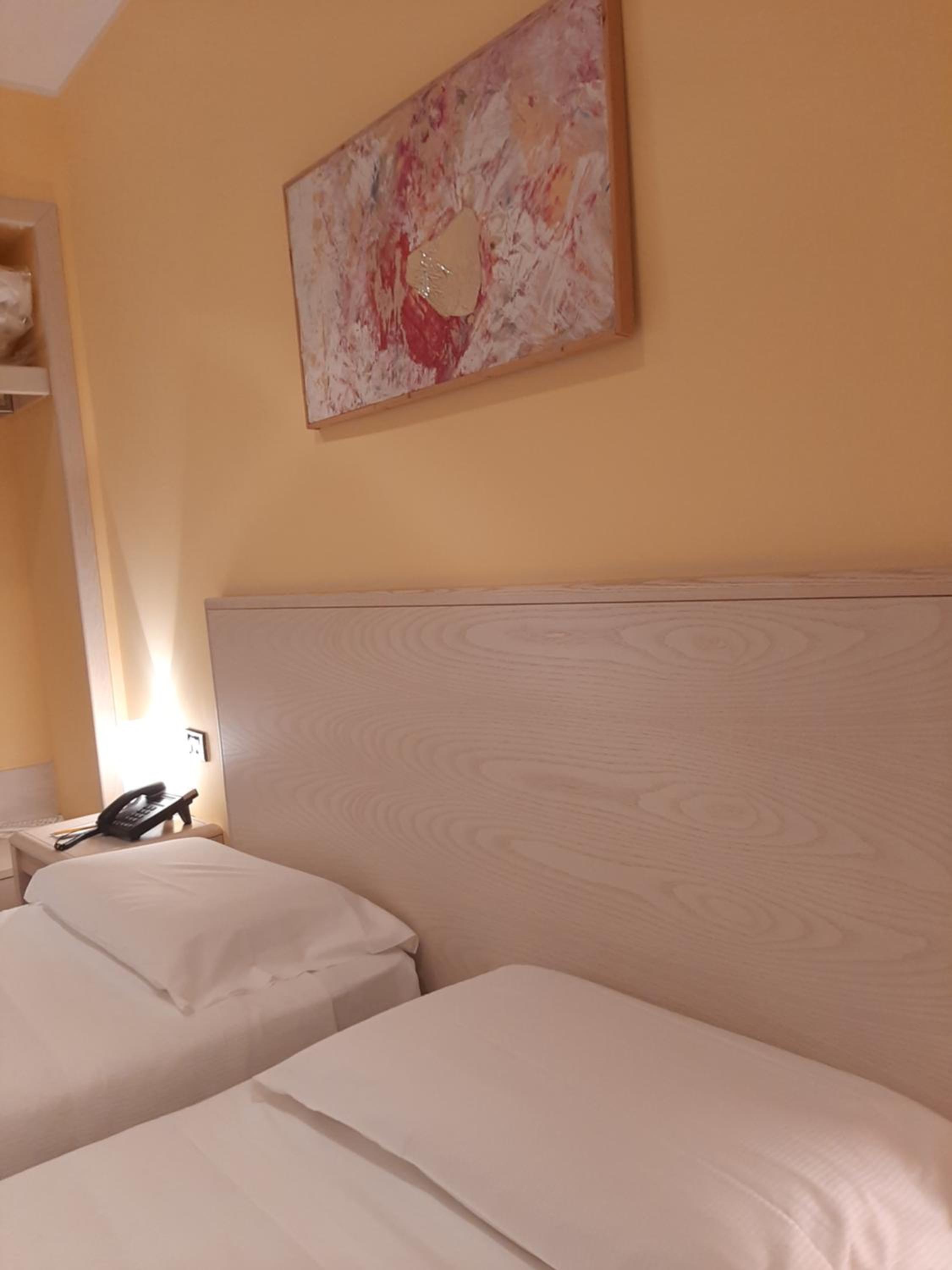 Standard Double or Twin Room - Photo 2