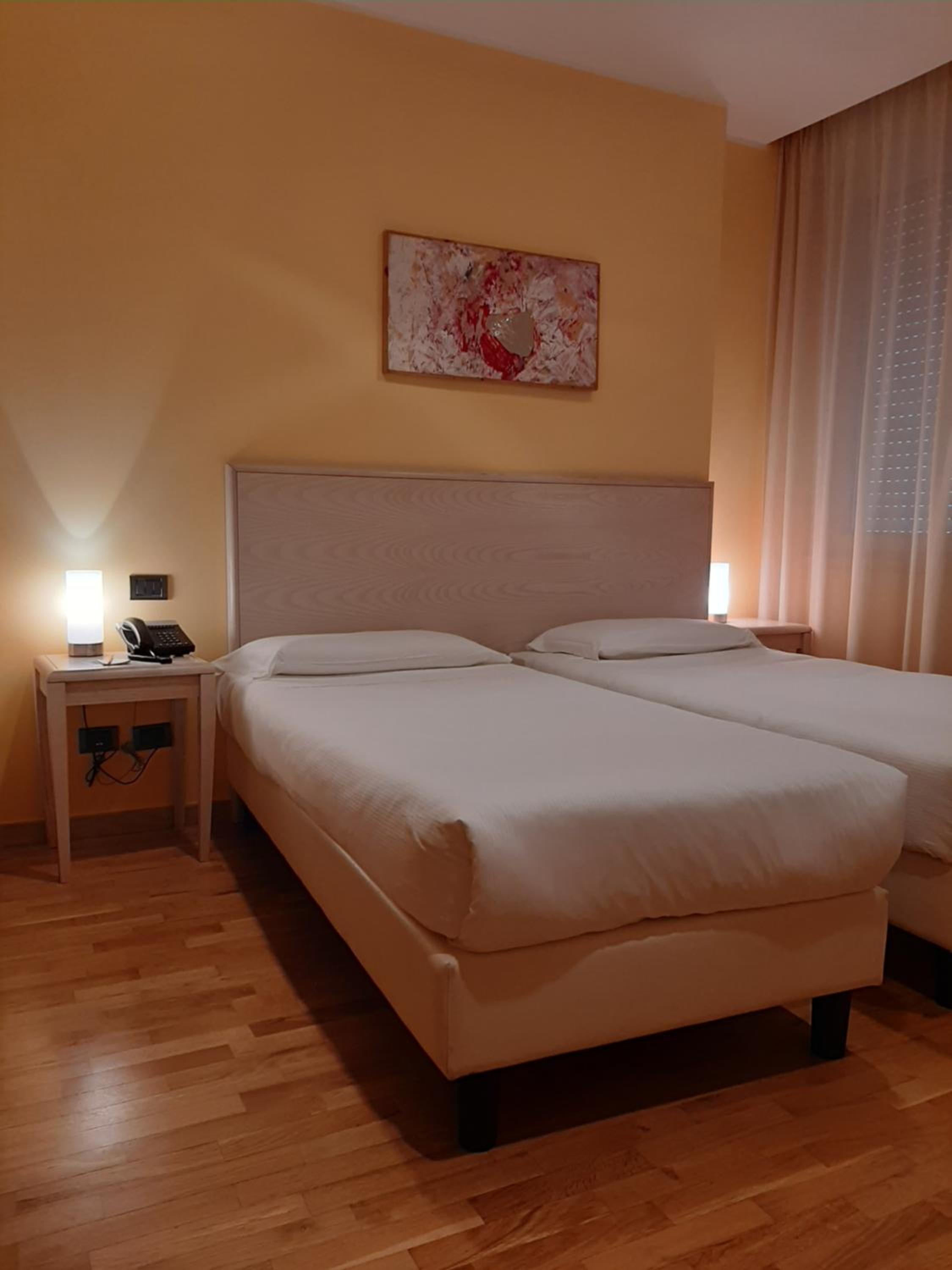 Standard Double or Twin Room - Photo 3