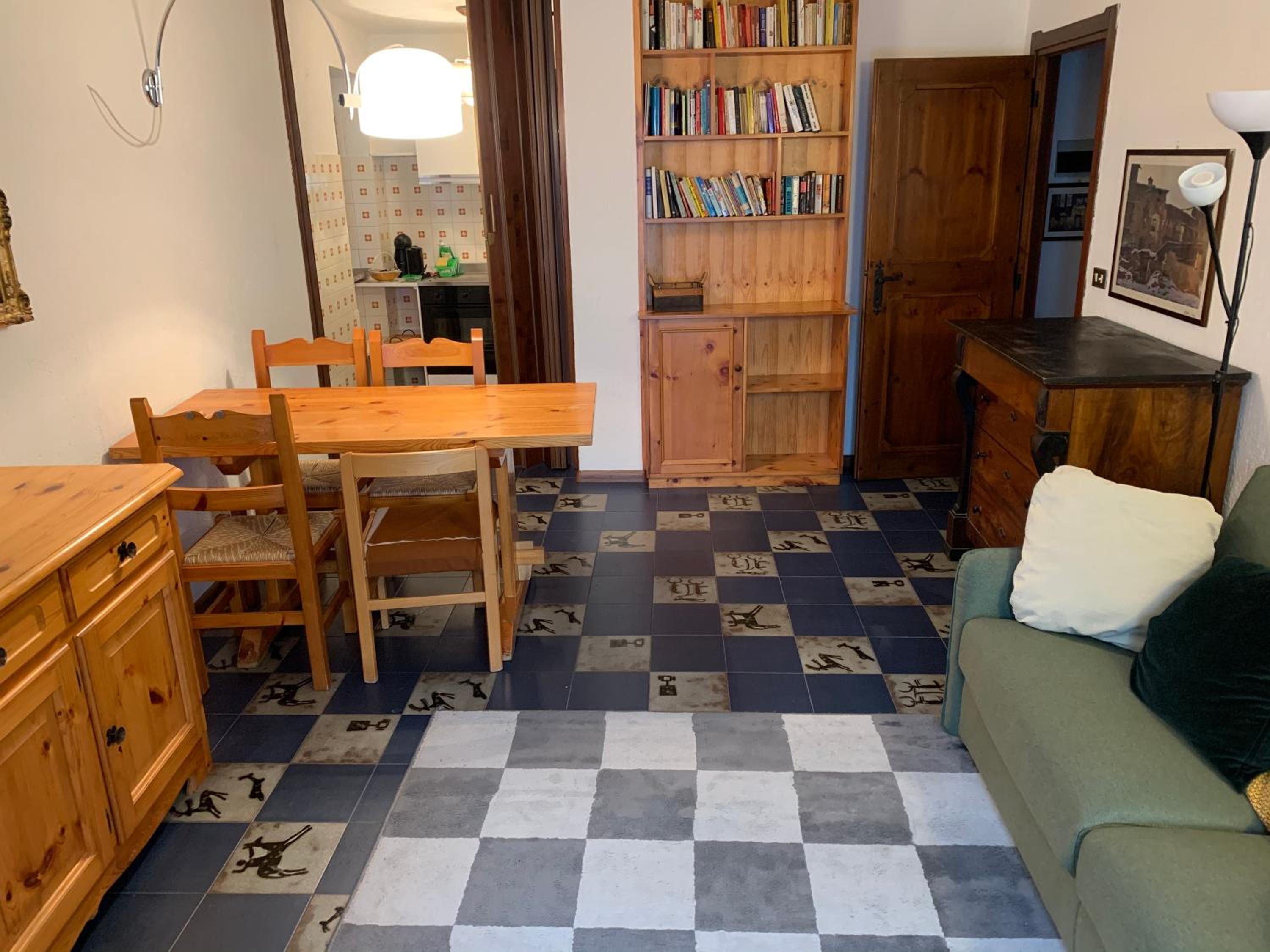One-Bedroom Apartment with Private Garden - Photo 3