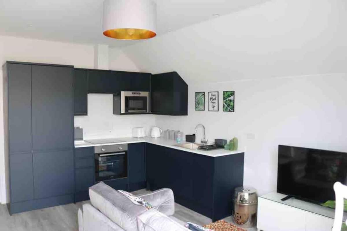 One-Bedroom Apartment - Photo 2